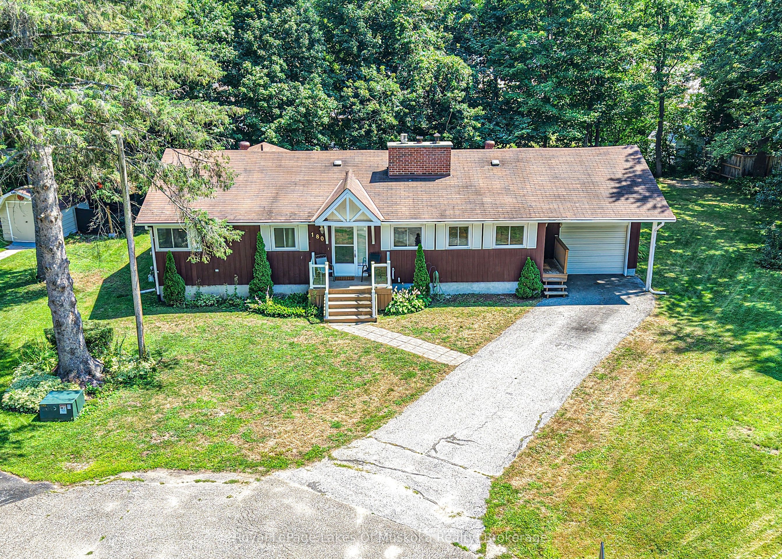 180 Lofty Pines Crescent, Gravenhurst, ON P1P 1M6