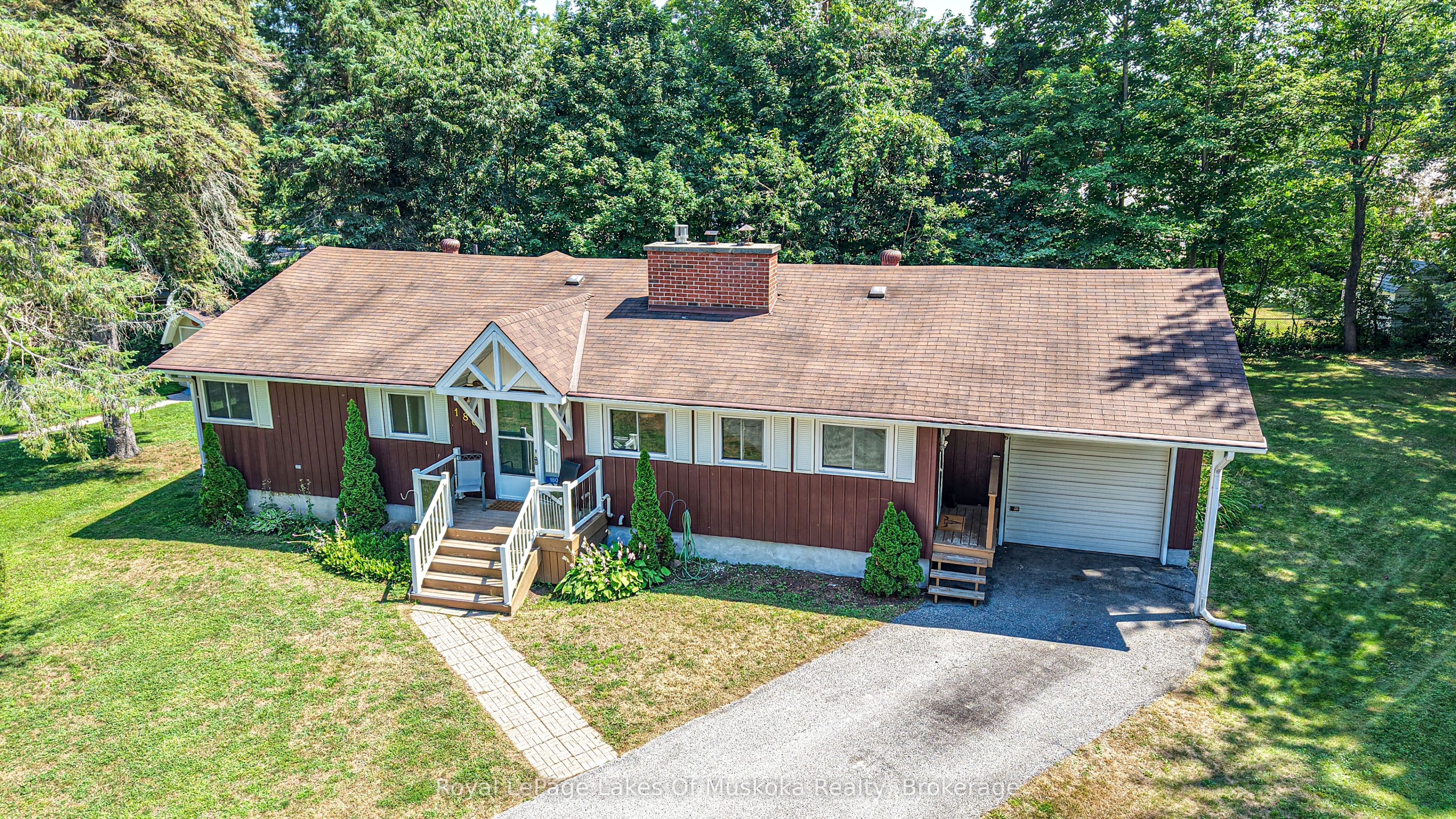 180 Lofty Pines Crescent, Gravenhurst, ON P1P 1M6 photo 2