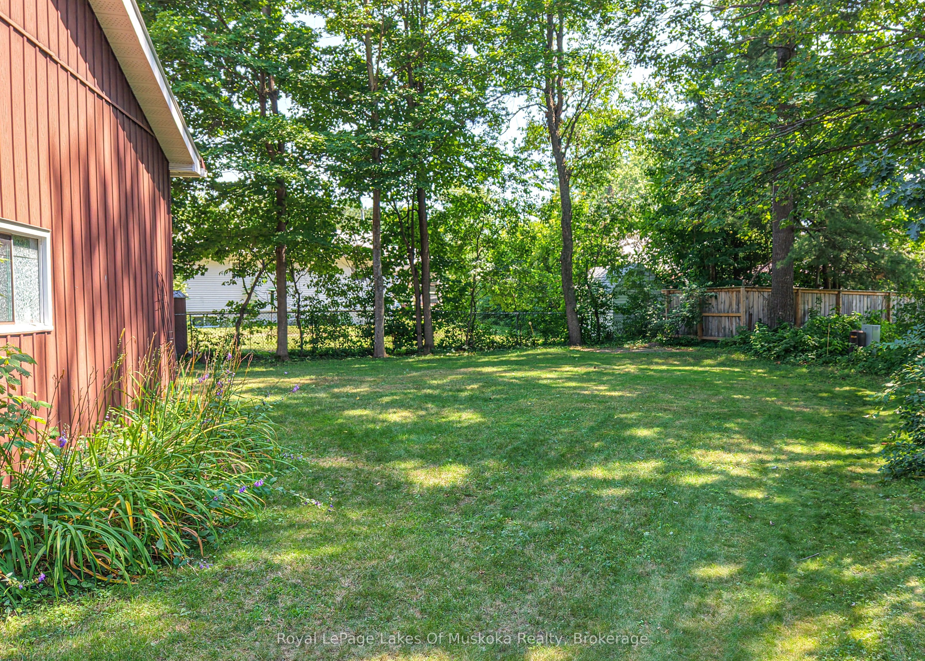 180 Lofty Pines Crescent, Gravenhurst, ON P1P 1M6 photo 4
