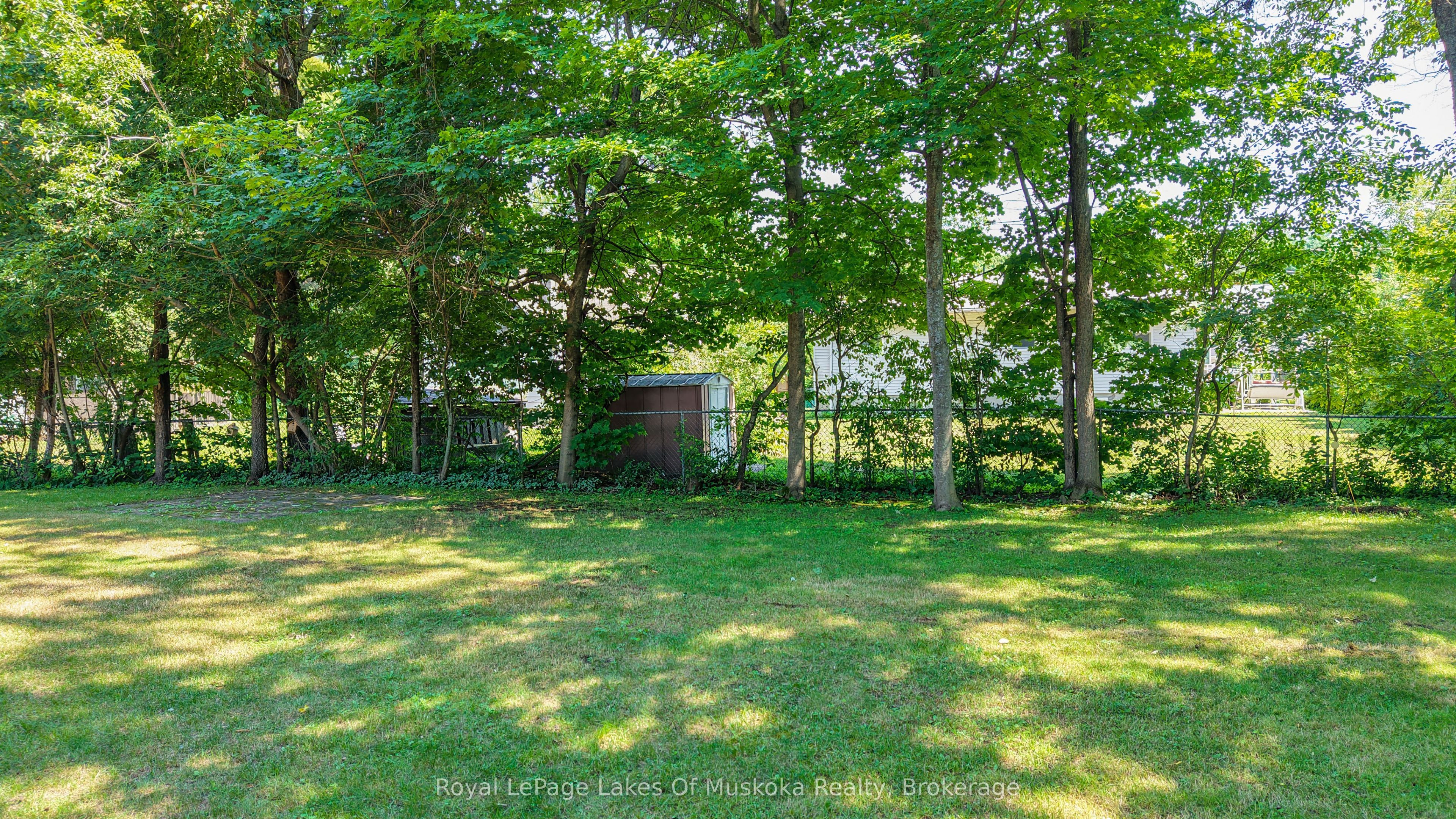 180 Lofty Pines Crescent, Gravenhurst, ON P1P 1M6 photo 5