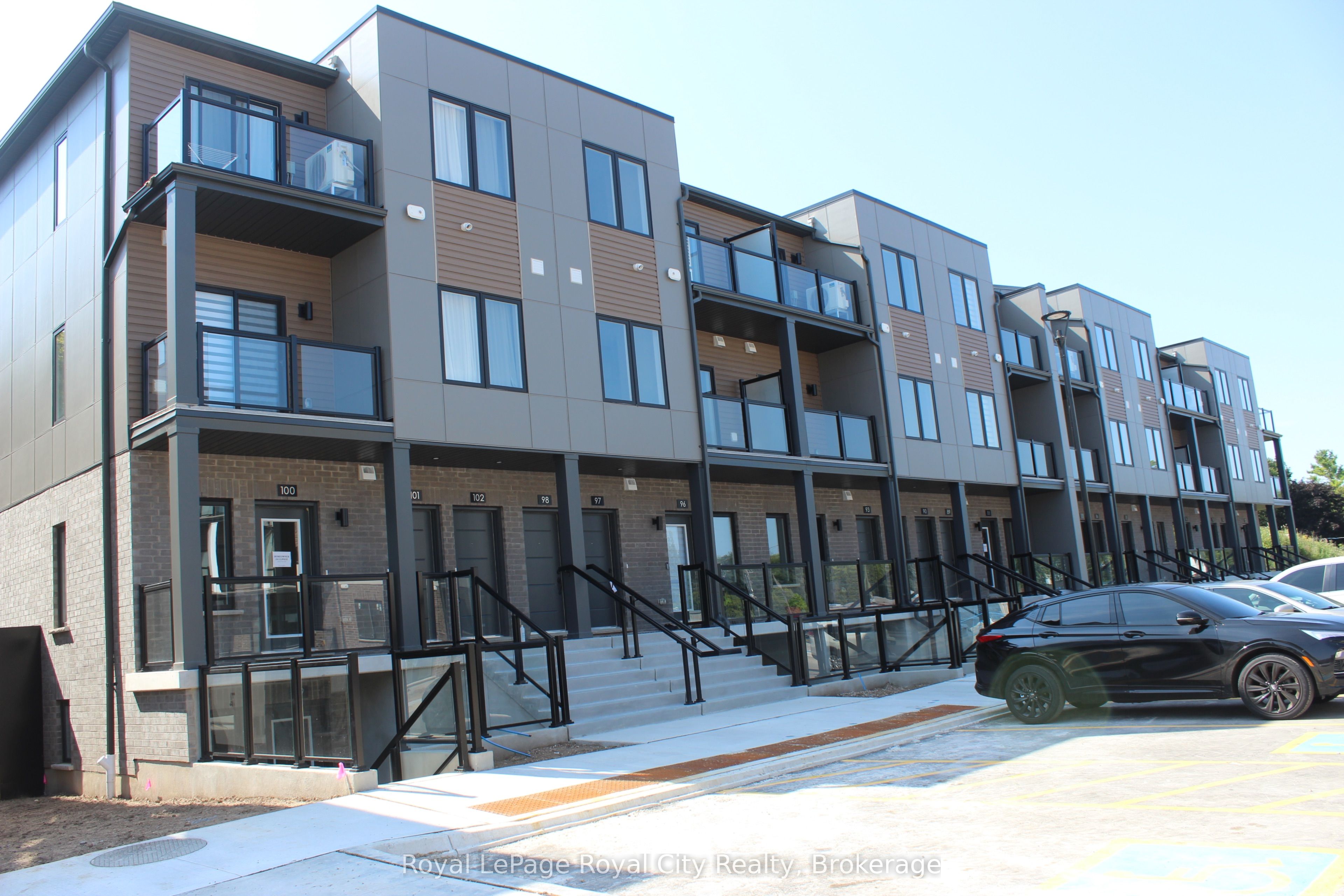 42 Lowes Road W 102, Guelph, ON N1G 0H6