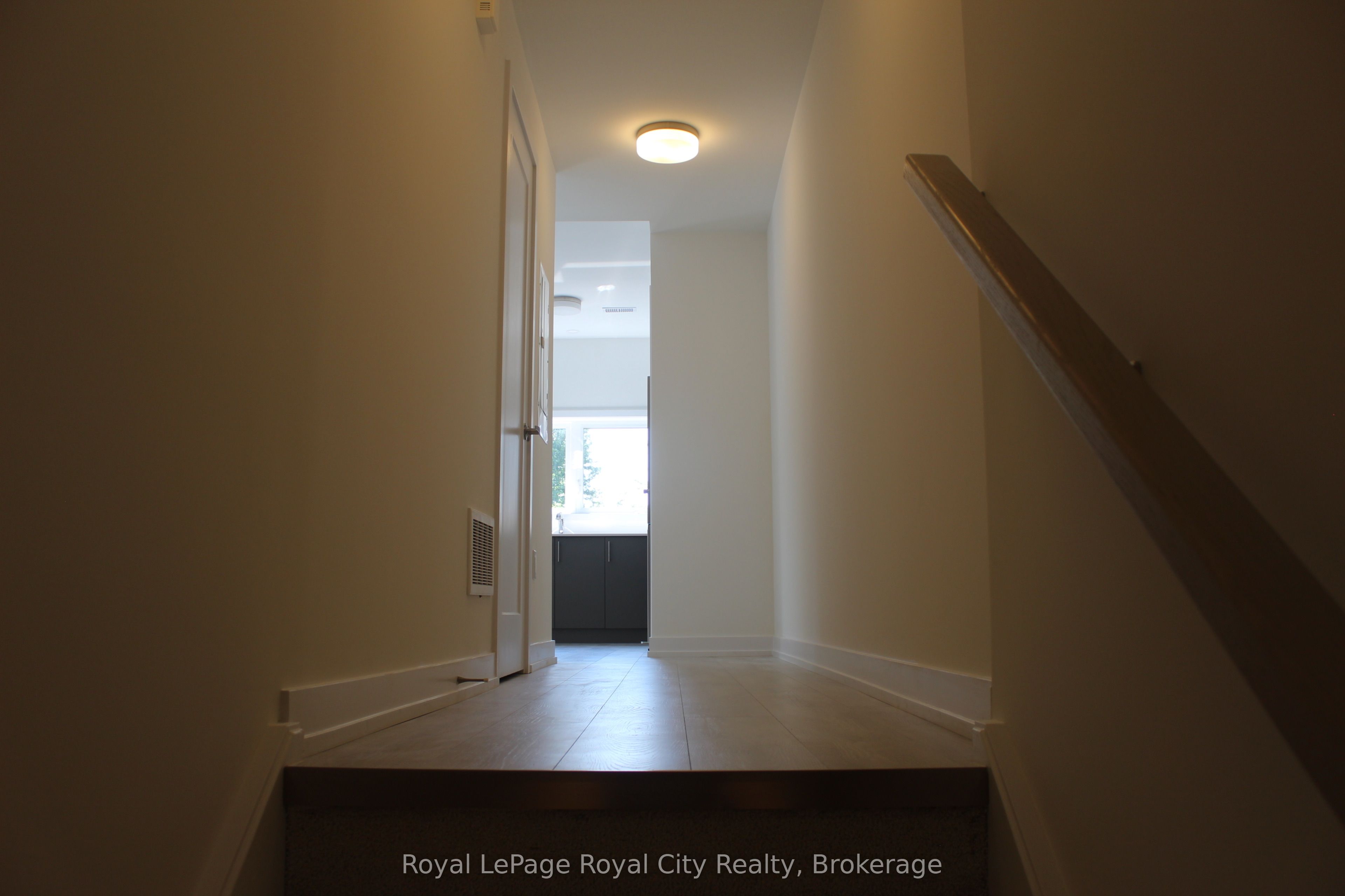 42 Lowes Road W 102, Guelph, ON N1G 0H6 photo 5