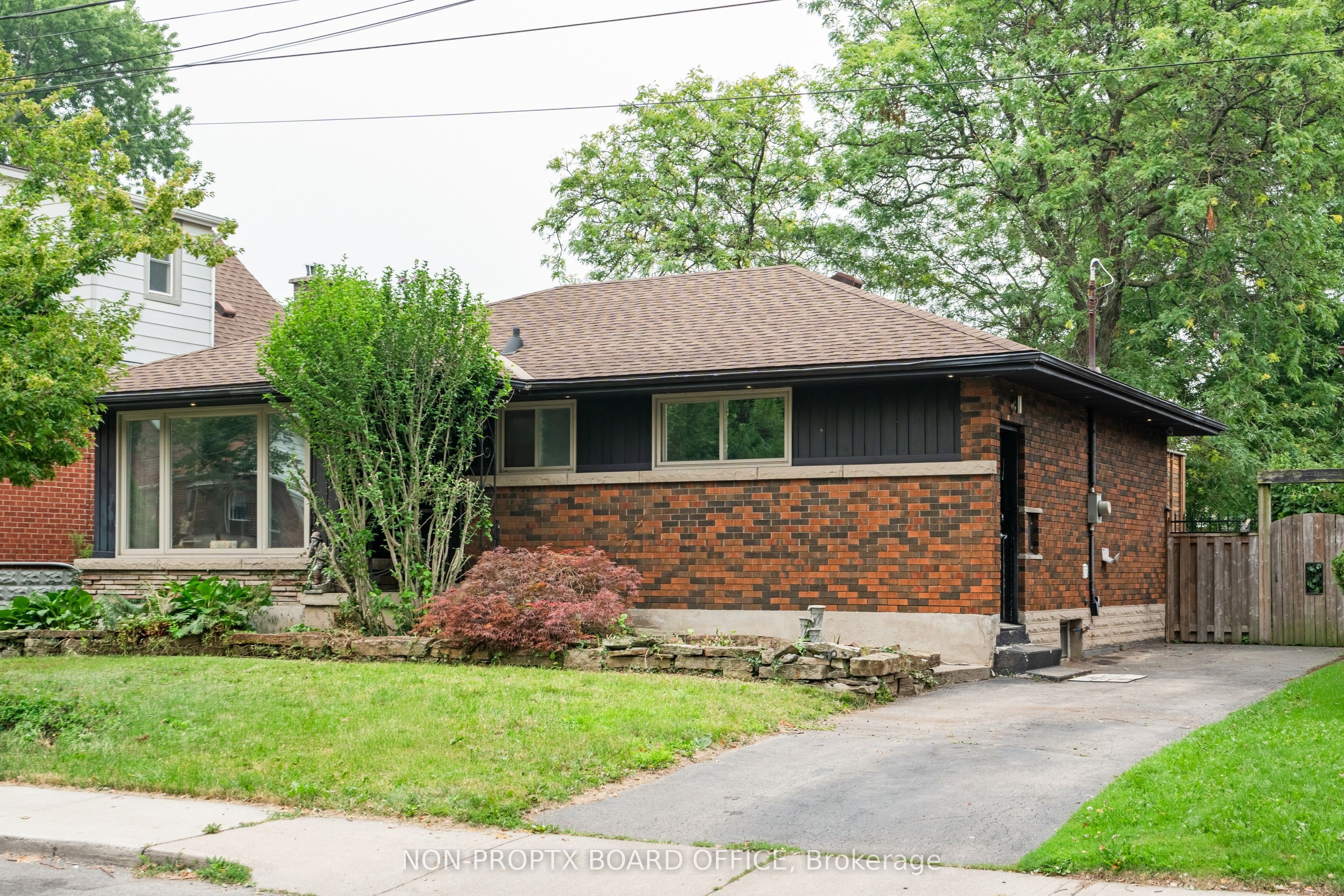 83 East 15th Street, Hamilton, ON L9A 4E8 photo 2