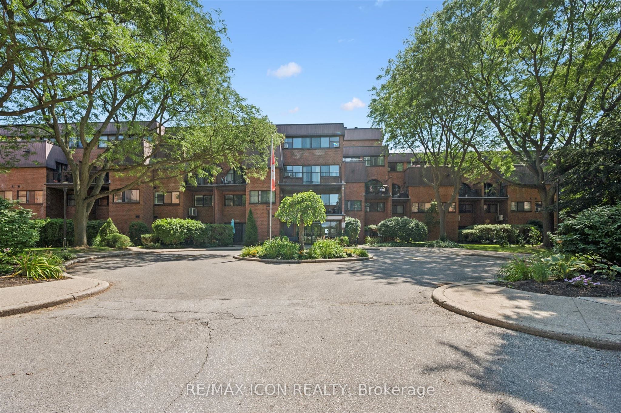 36 Hayhurst Road 329, Brantford, ON N3R 6Y9