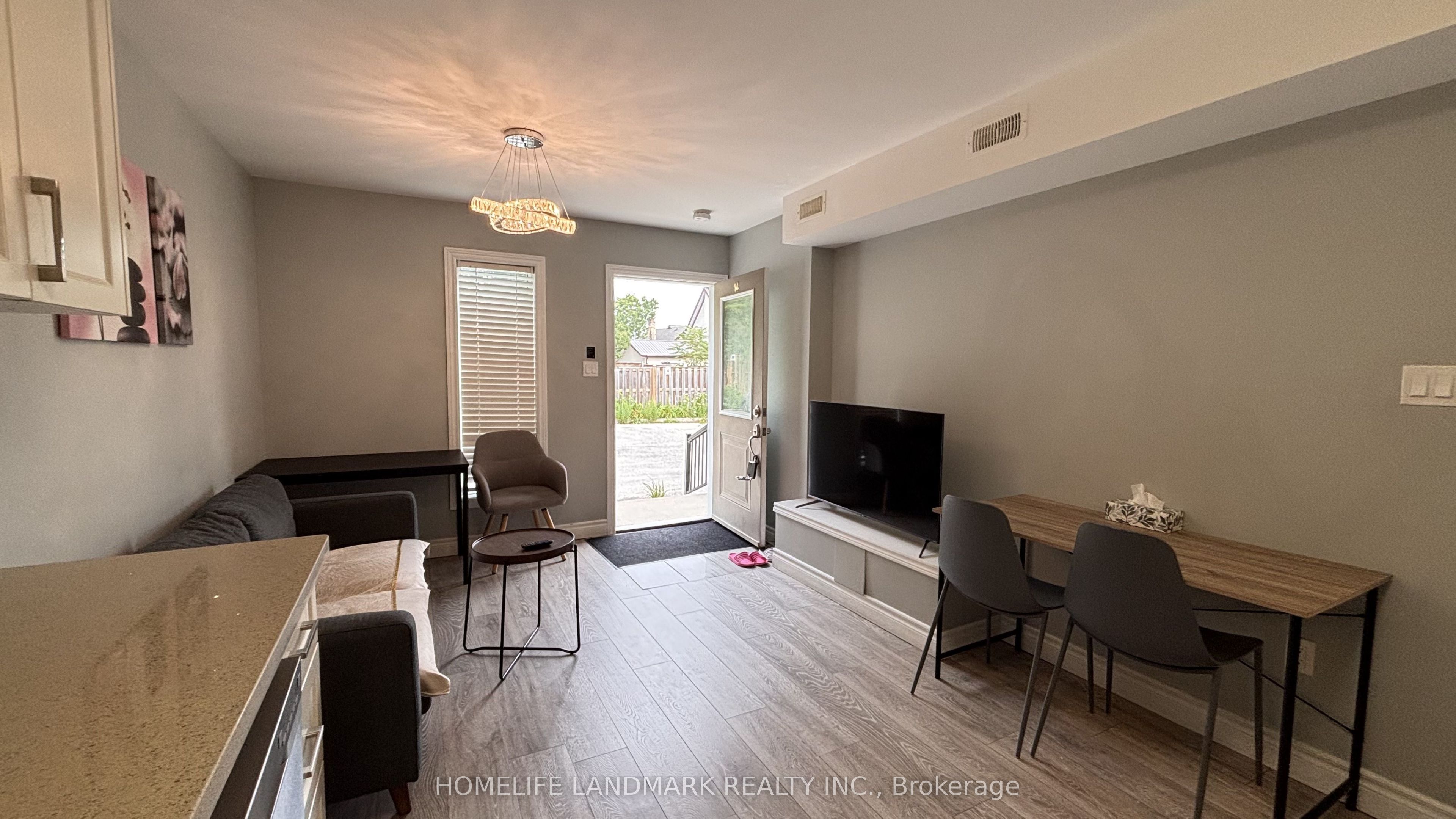 122 COURTLAND Avenue E, Waterloo, ON N2G 0B8 photo 3