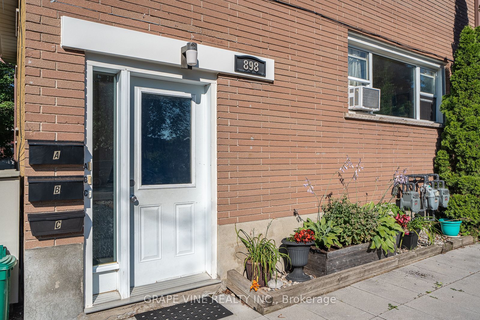 898 Watson Avenue, Britannia Heights - Queensway Terrace N and Area, ON K2B 6B9 photo 4