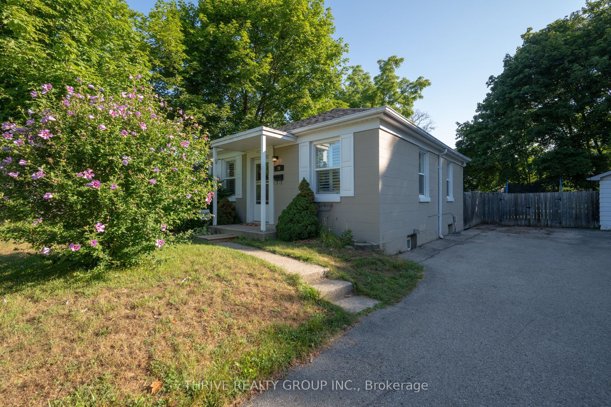 38 Bellwood Crescent, London East, ON N5Y 2C5 photo 3