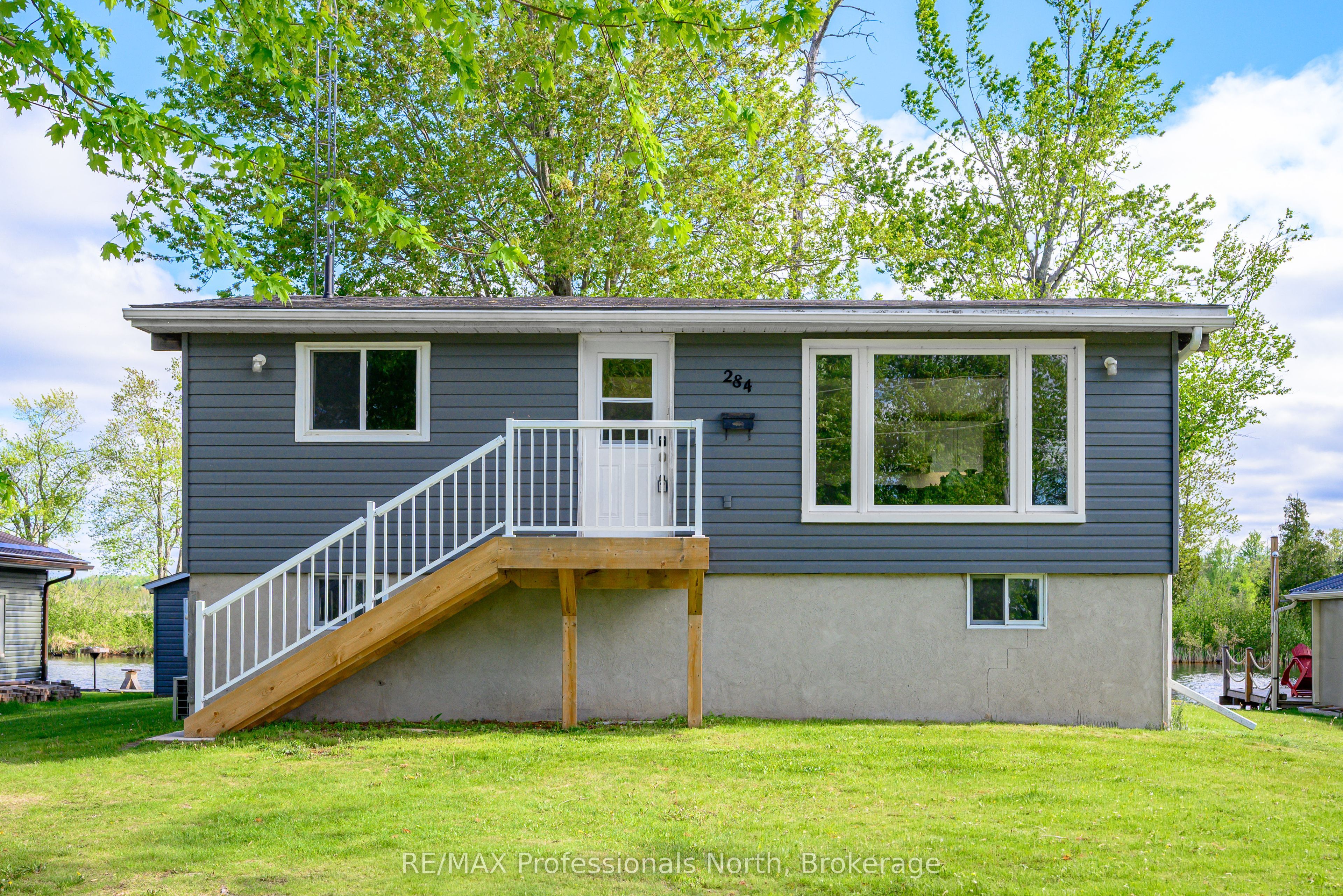 284 MOORINGS Drive, Kawartha Lakes, ON K0M 1N0 photo 2