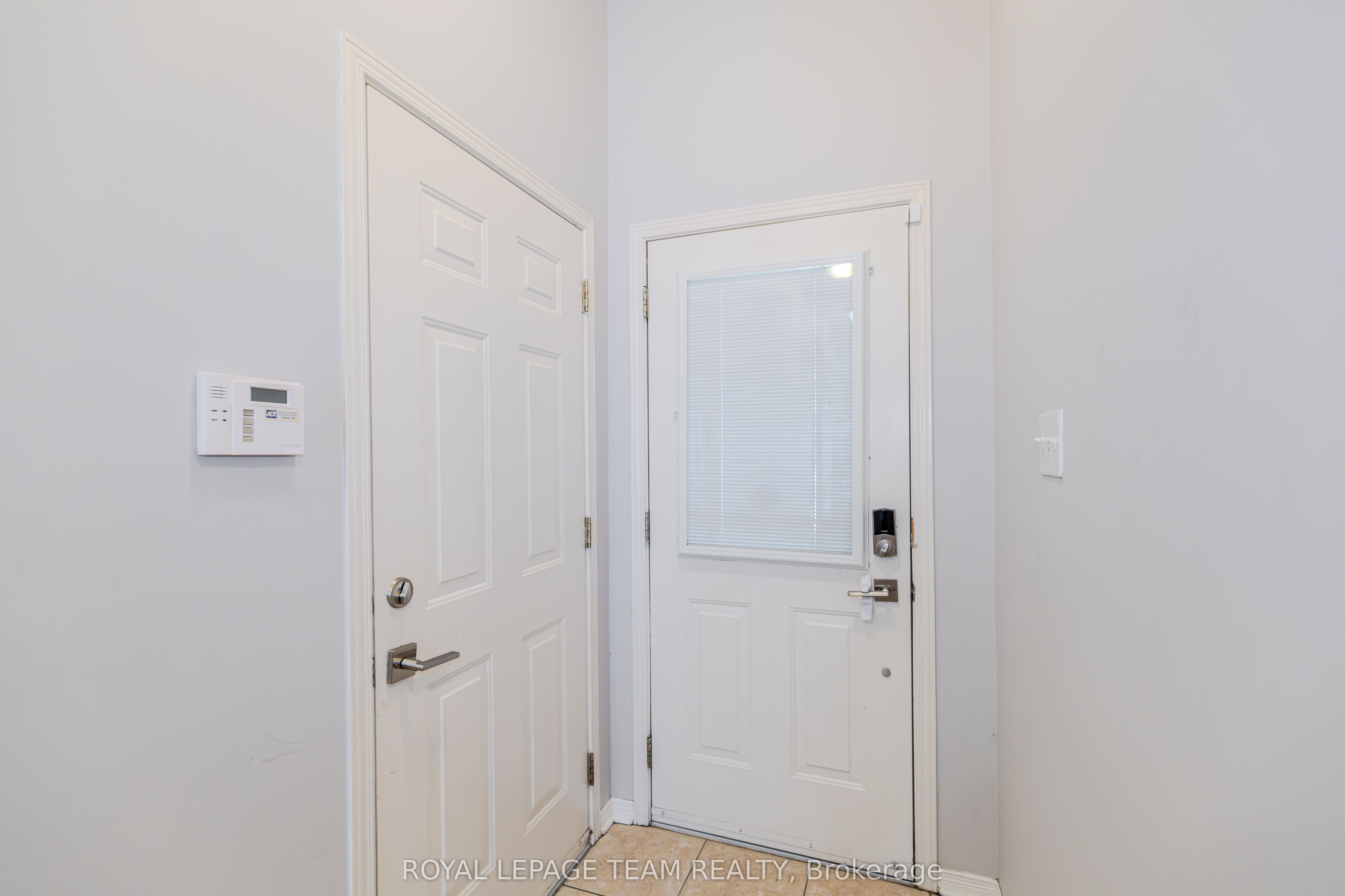 316 BRYARTON Street, Orleans - Convent Glen and Area, ON K1C 7R5 photo 3