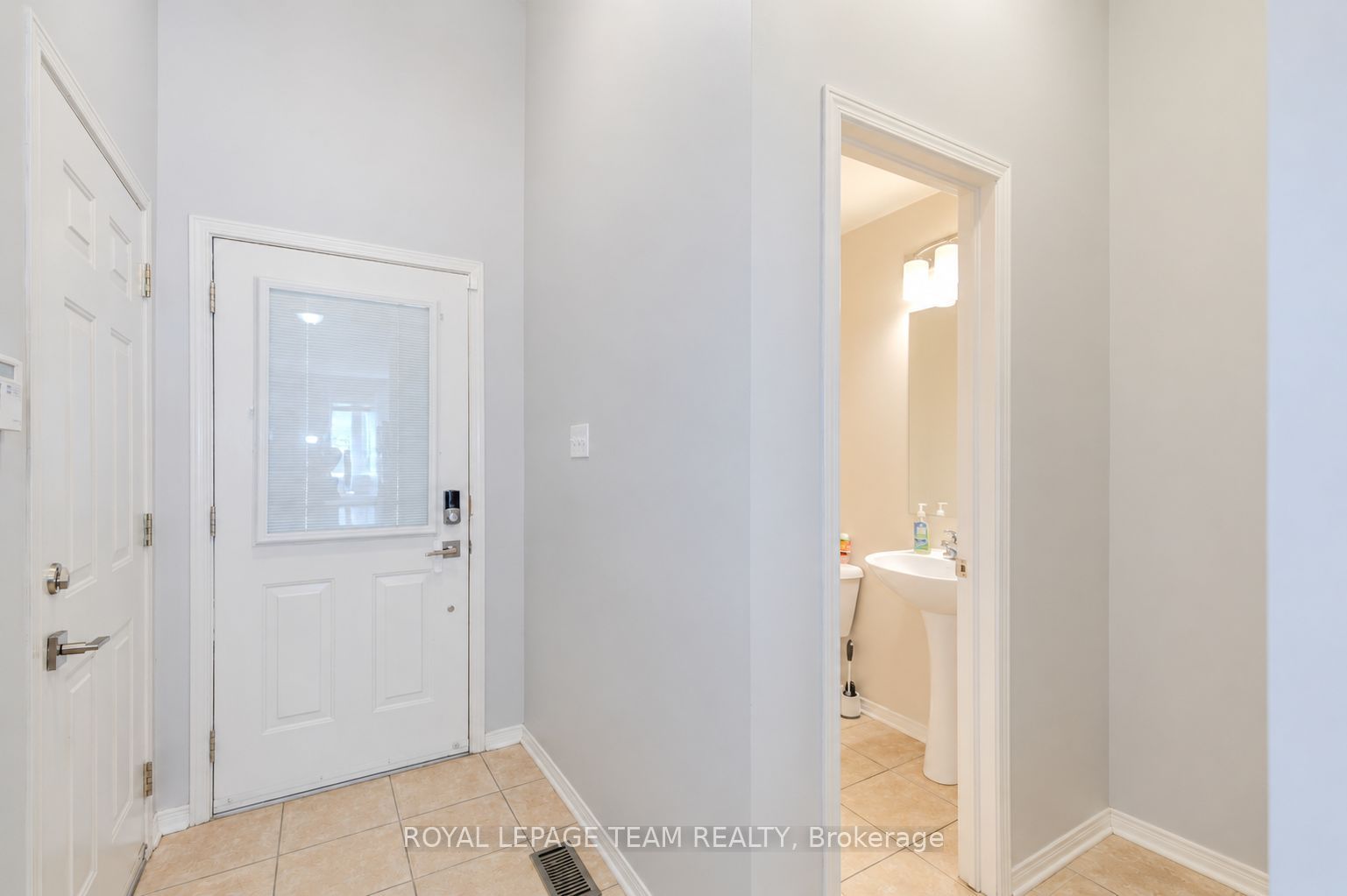 316 BRYARTON Street, Orleans - Convent Glen and Area, ON K1C 7R5 photo 4