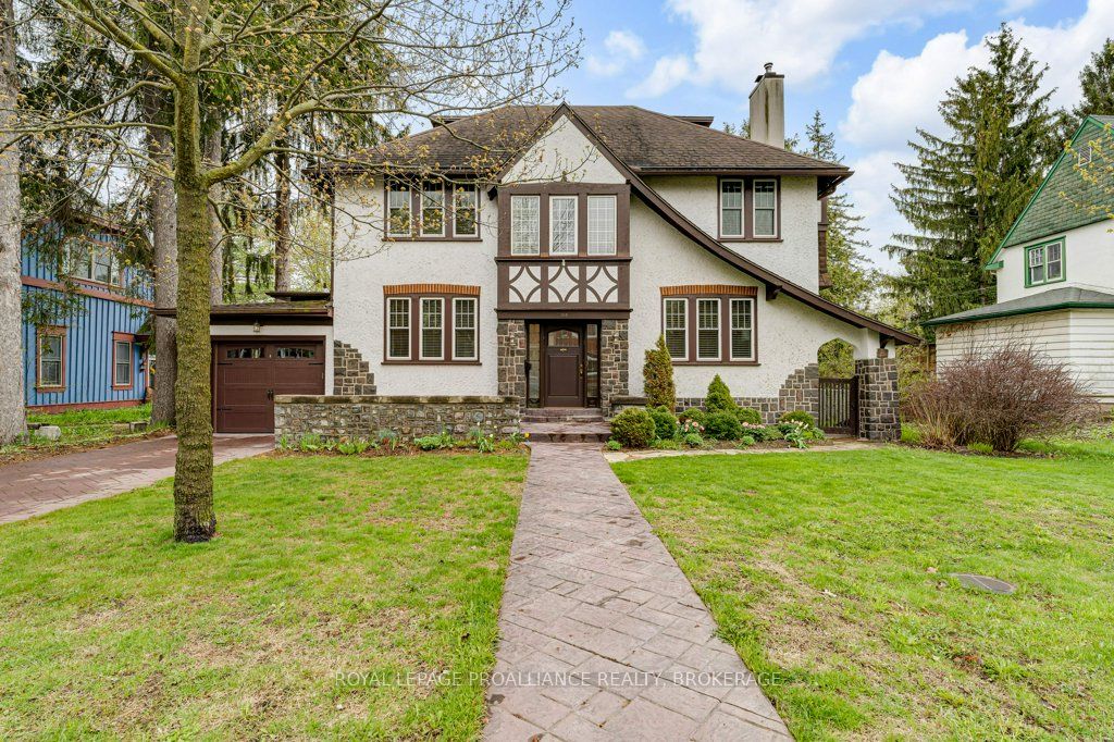 163 Pine Street, Gananoque, ON K7G 1C6
