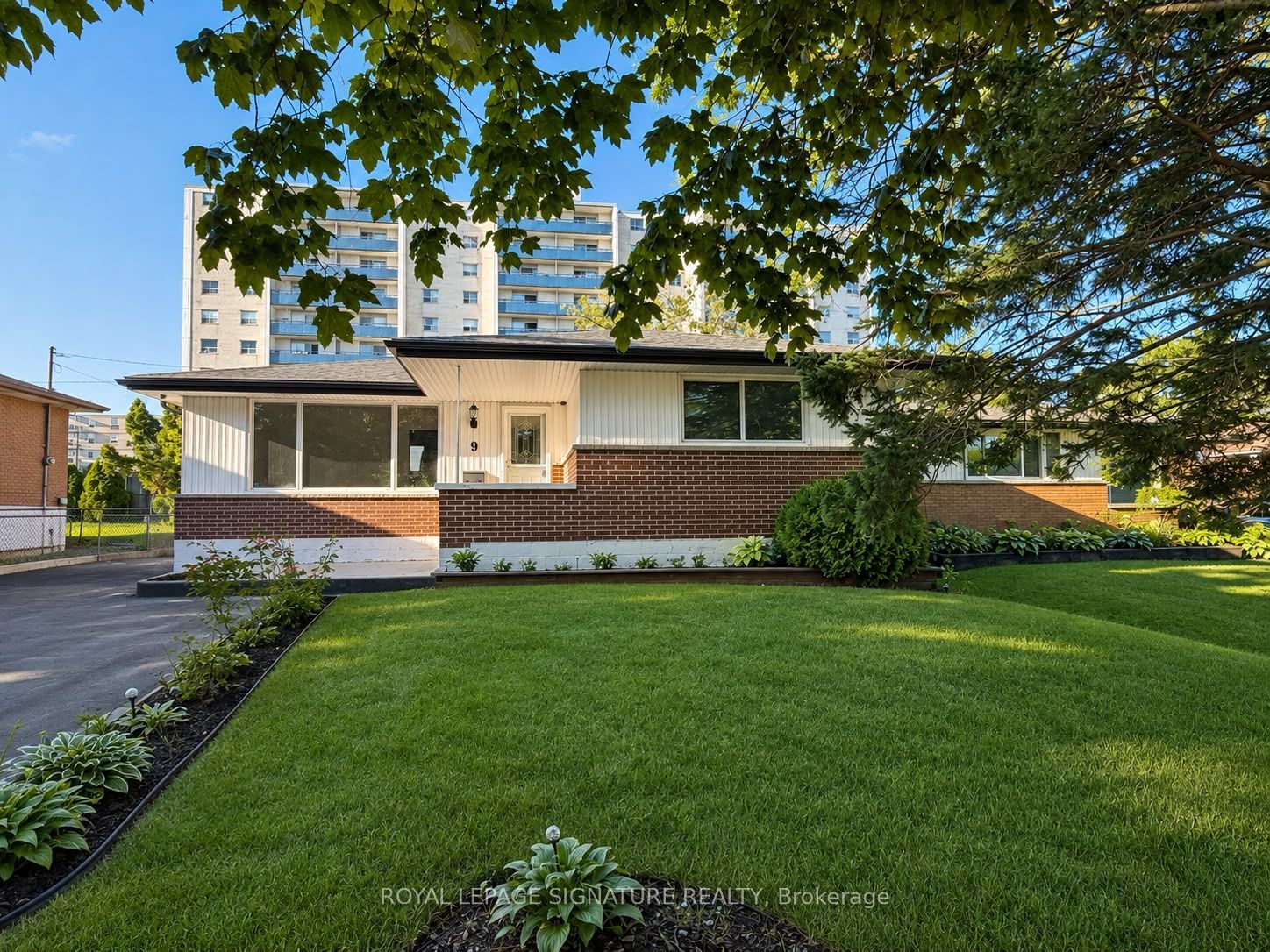 9 Fieldway Drive Upper, Hamilton, ON L9A 2L2