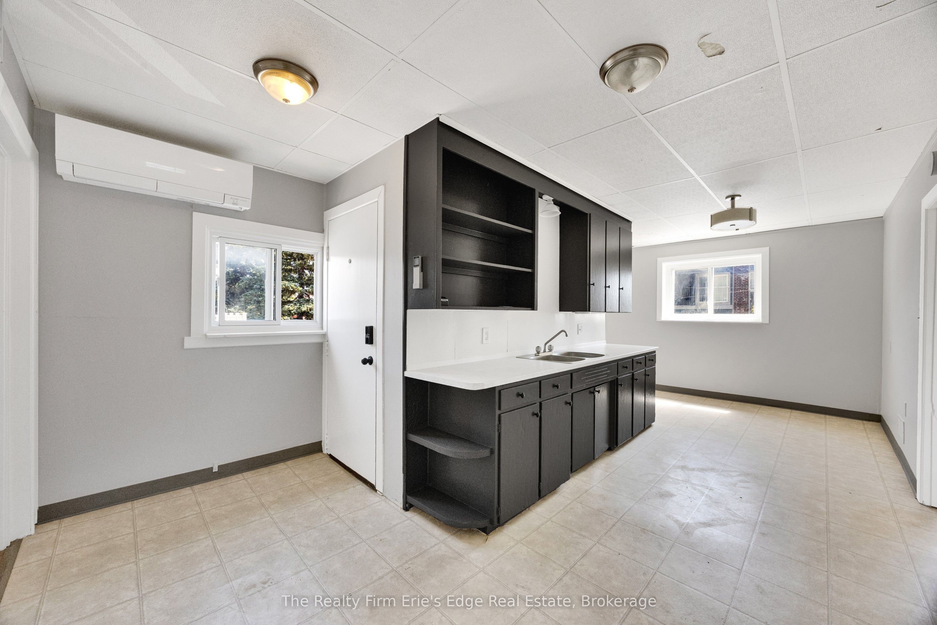 10 Venison Street W, Tillsonburg, ON N4G 1T6 photo 3