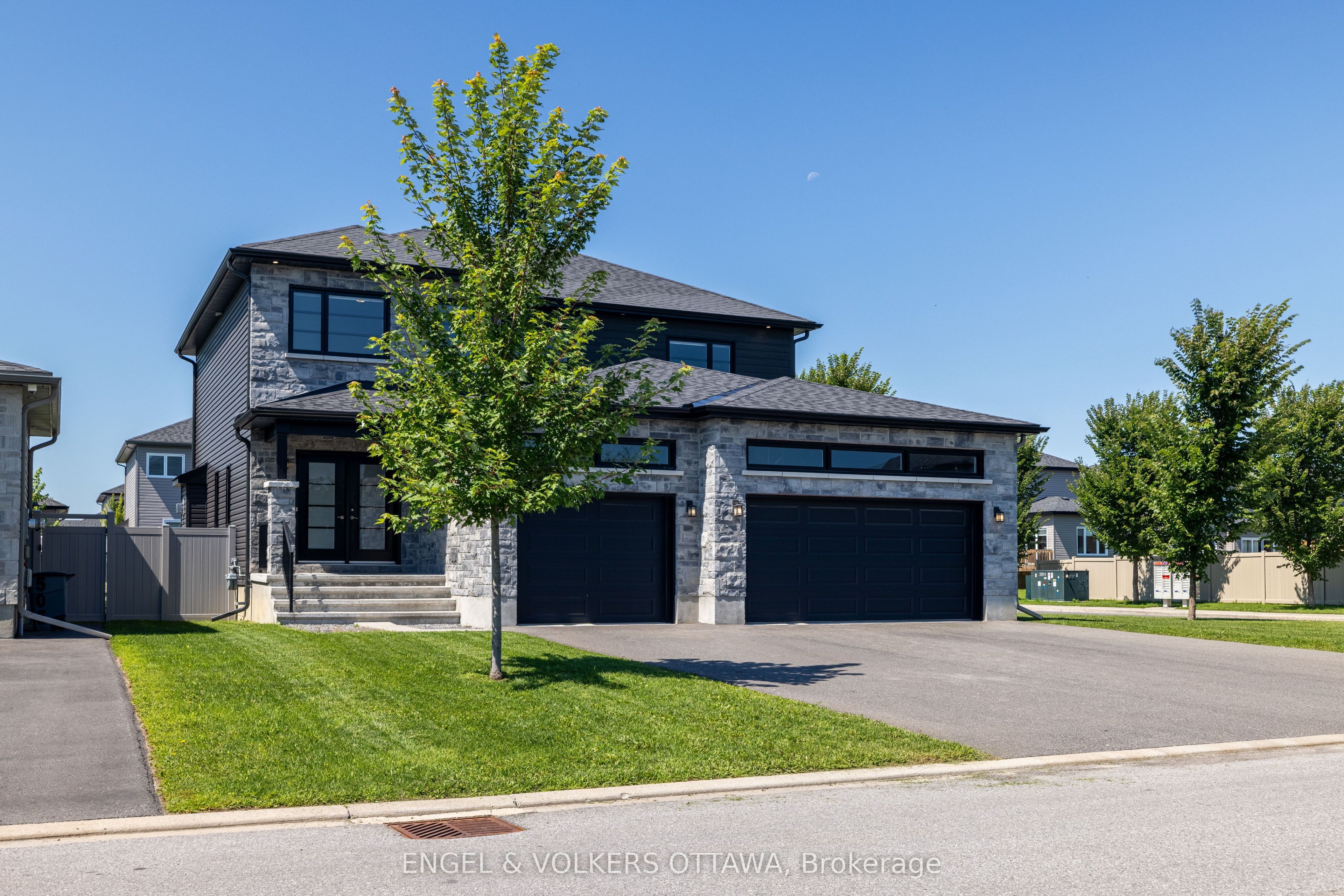 501 Lucent Street, Russell, ON K4R 0G3 photo 2