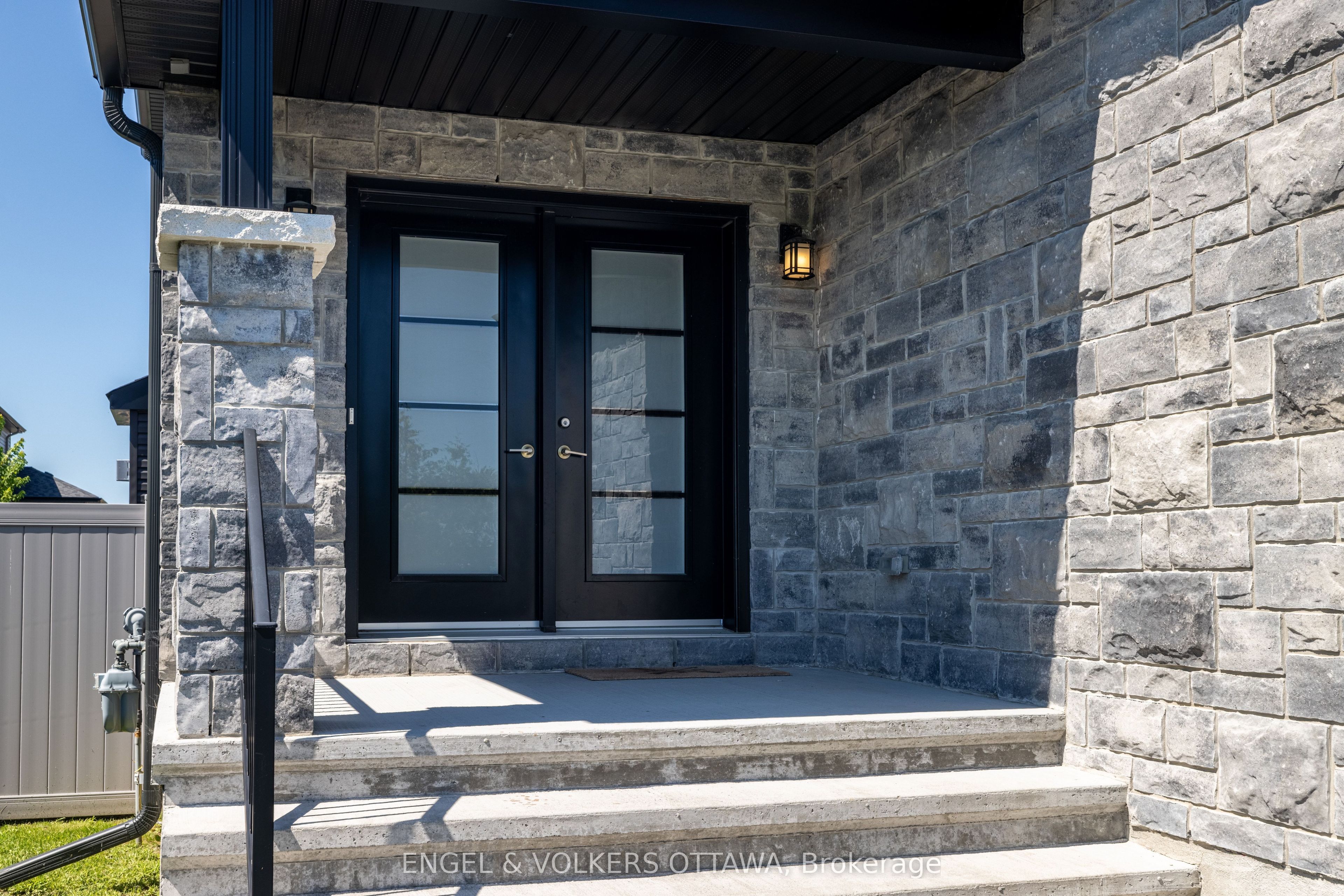501 Lucent Street, Russell, ON K4R 0G3 photo 4