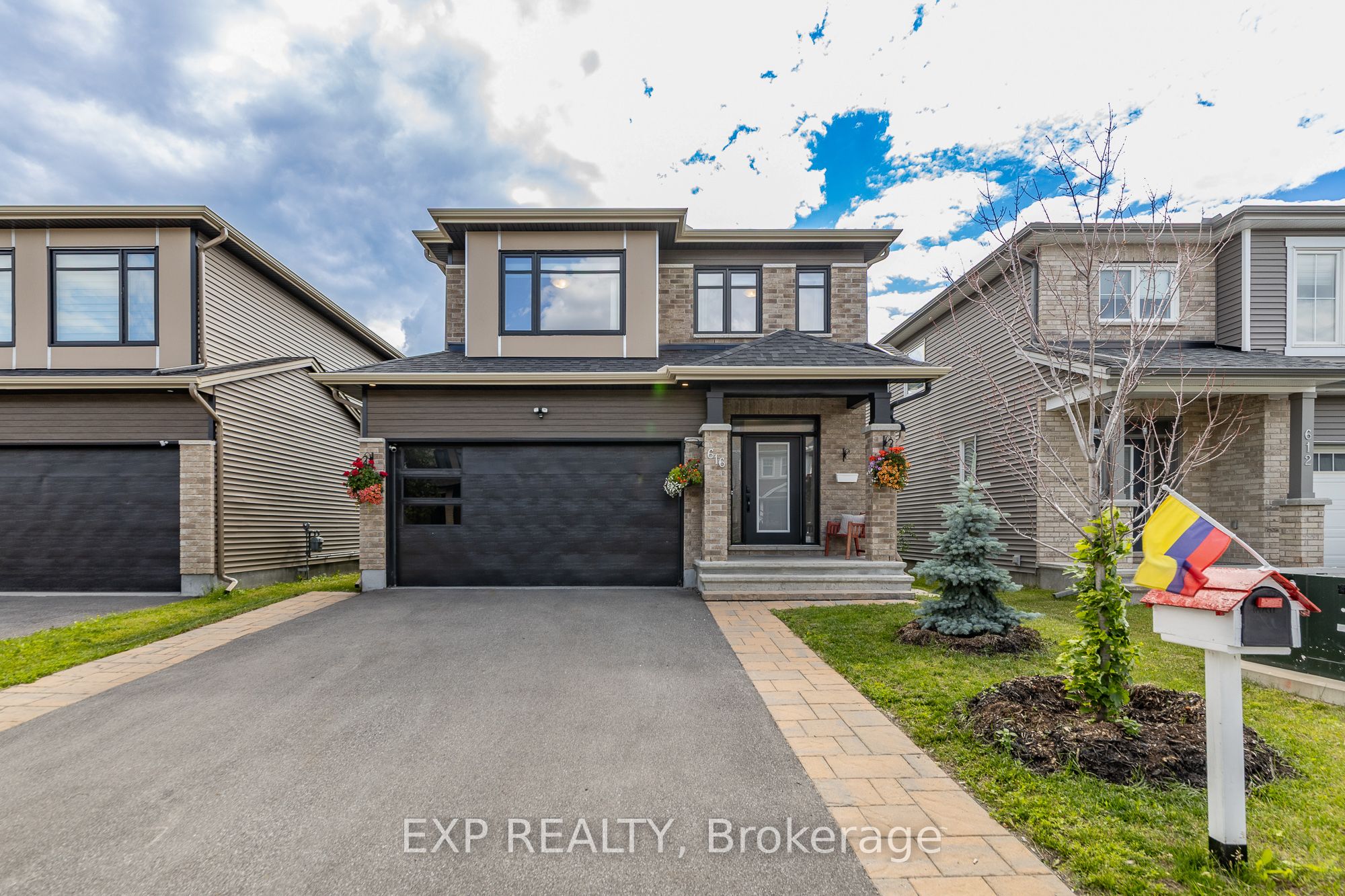 616 Moonflower Crescent, Blossom Park - Airport and Area, ON K1T 0X8