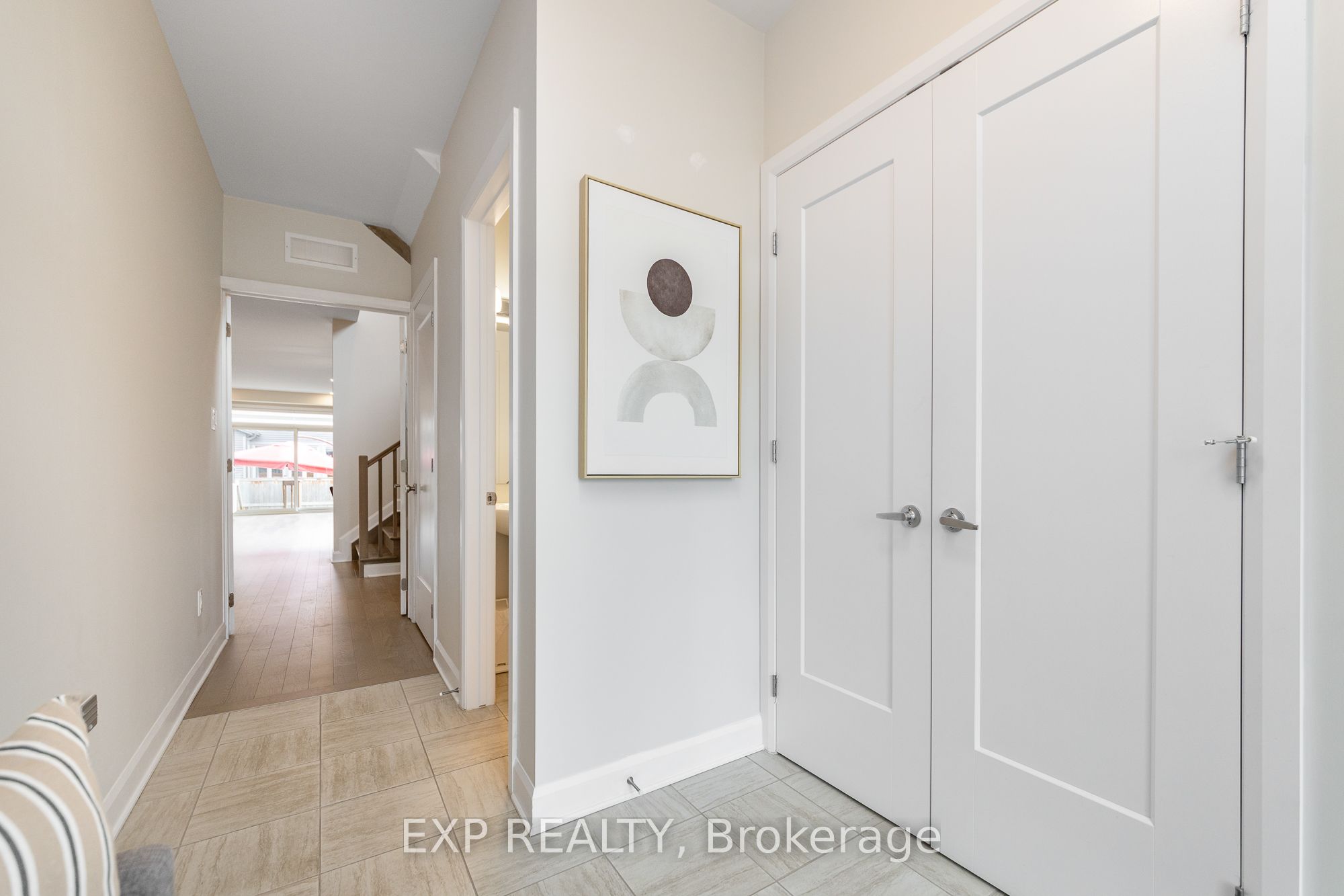 616 Moonflower Crescent, Blossom Park - Airport and Area, ON K1T 0X8 photo 4