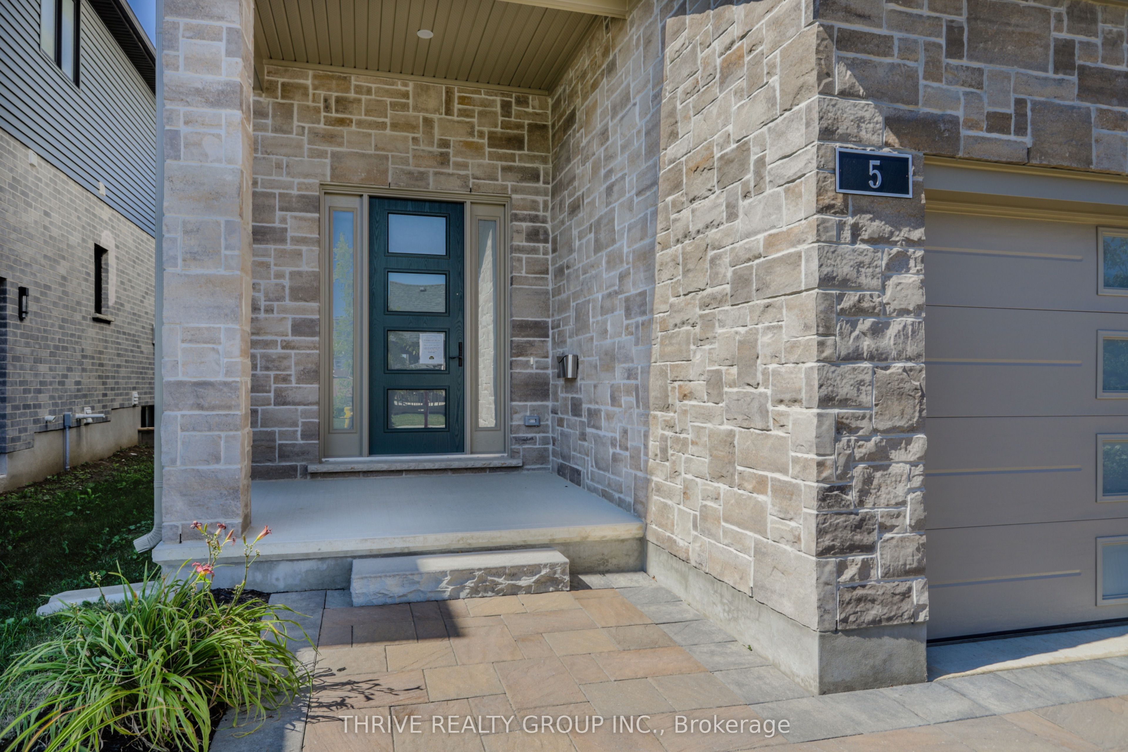 1061 Eagletrace Drive 5, London North, ON N6G 0T3 photo 2