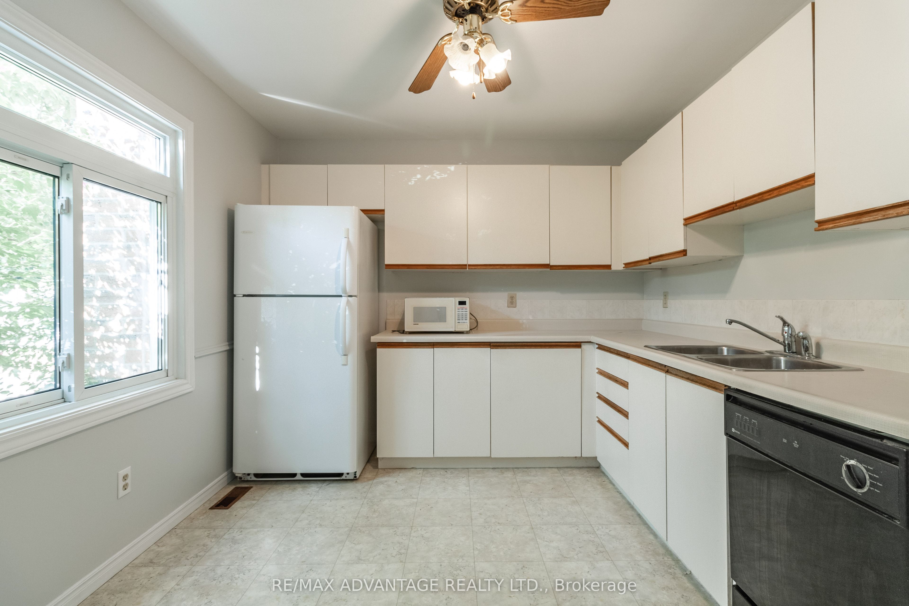 1294 Byron Baseline Road W 4, London South, ON N6K 4G8 photo 3