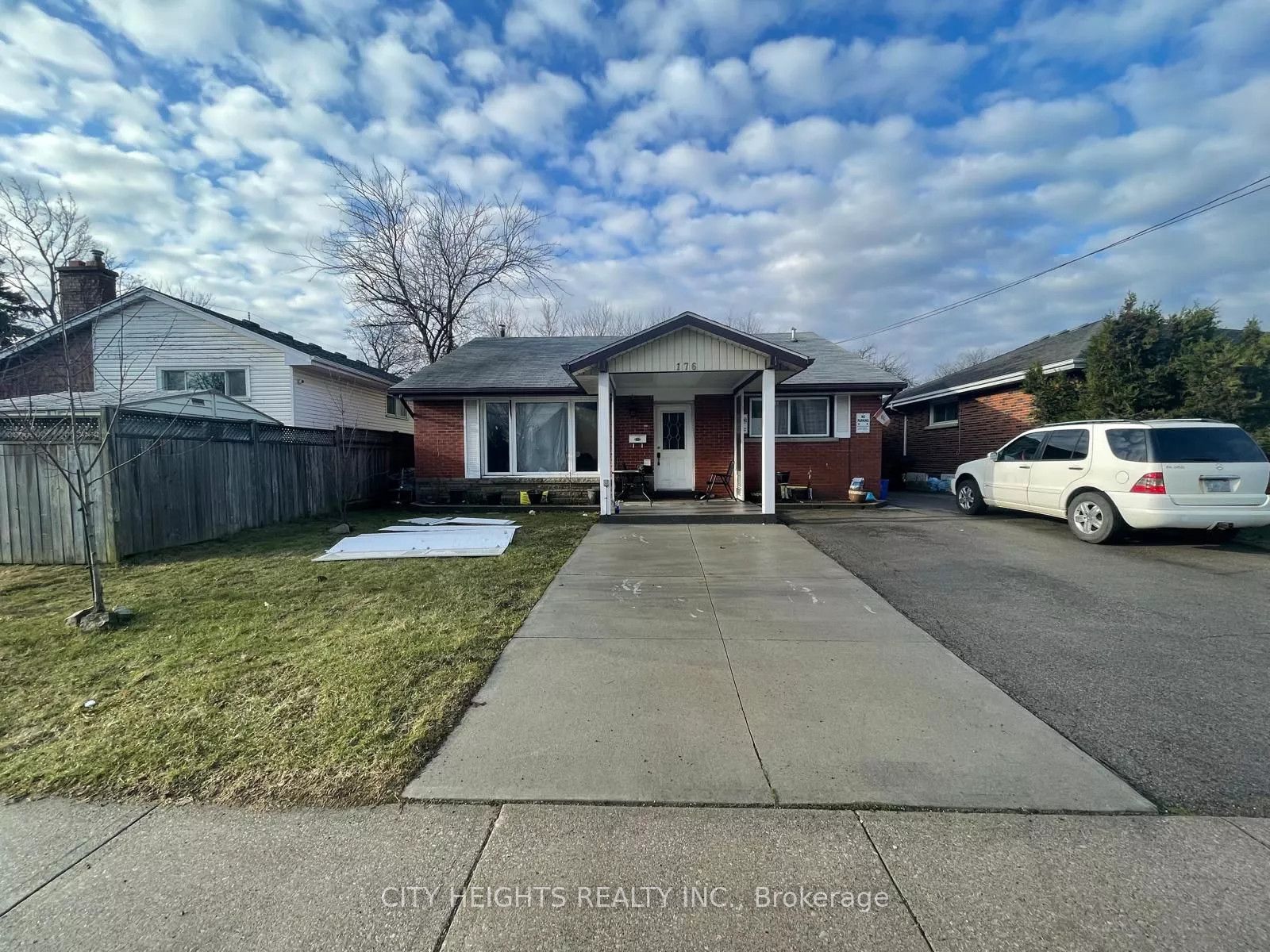 176 Fennell Avenue E, Hamilton, ON L9A 1S3