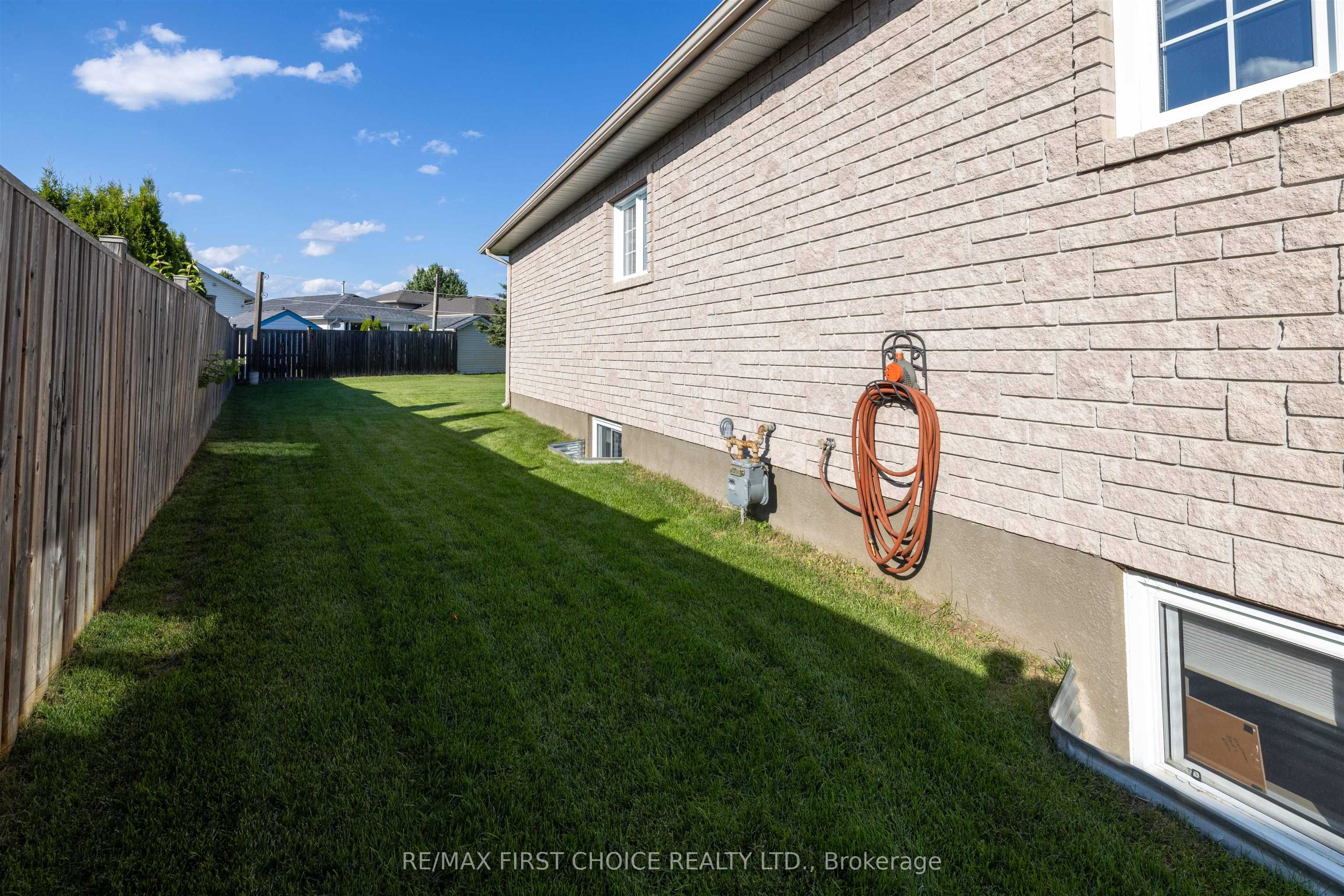 132 Wolverine Crescent, Thunder Bay, ON P7C 5Z2 photo 3