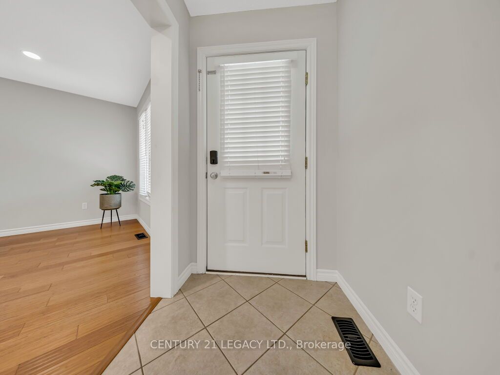 1686 Jubilee Drive, London North, ON N6G 5K5 photo 5