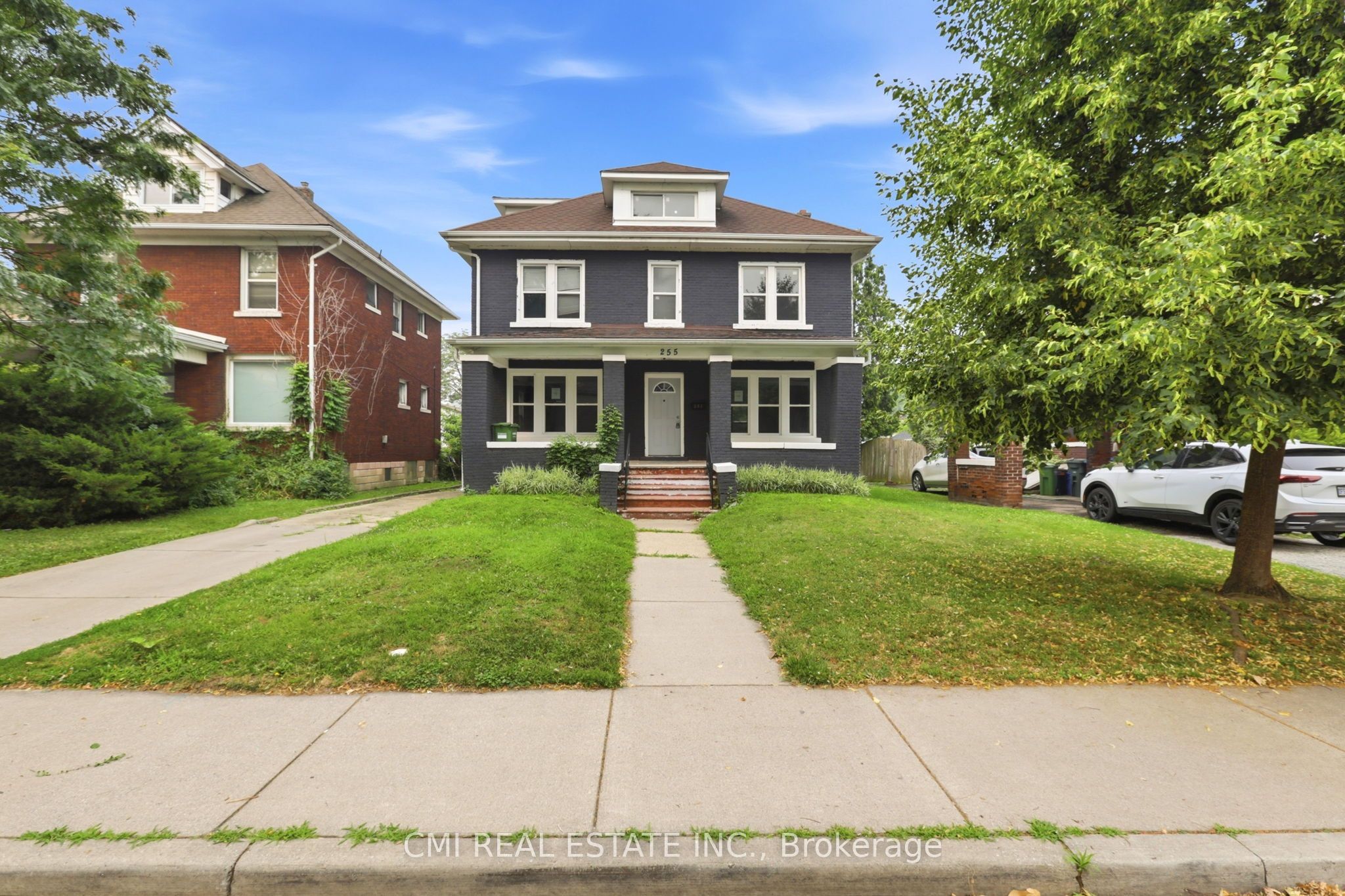 255 Hall Avenue, Windsor, ON N9A 2L5 photo 2