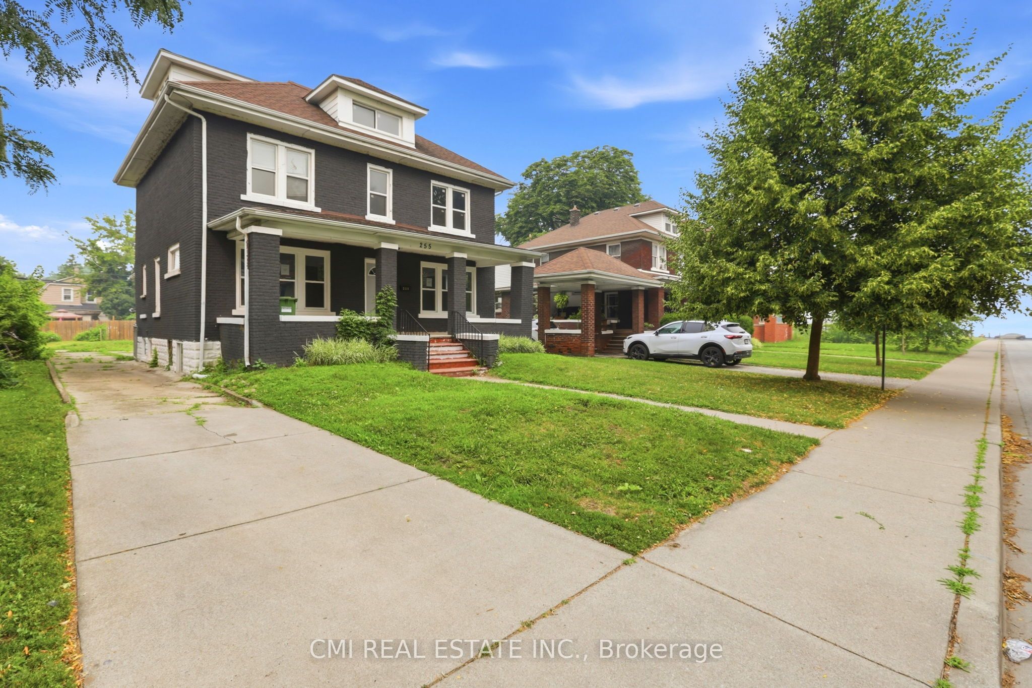 255 Hall Avenue, Windsor, ON N9A 2L5 photo 3