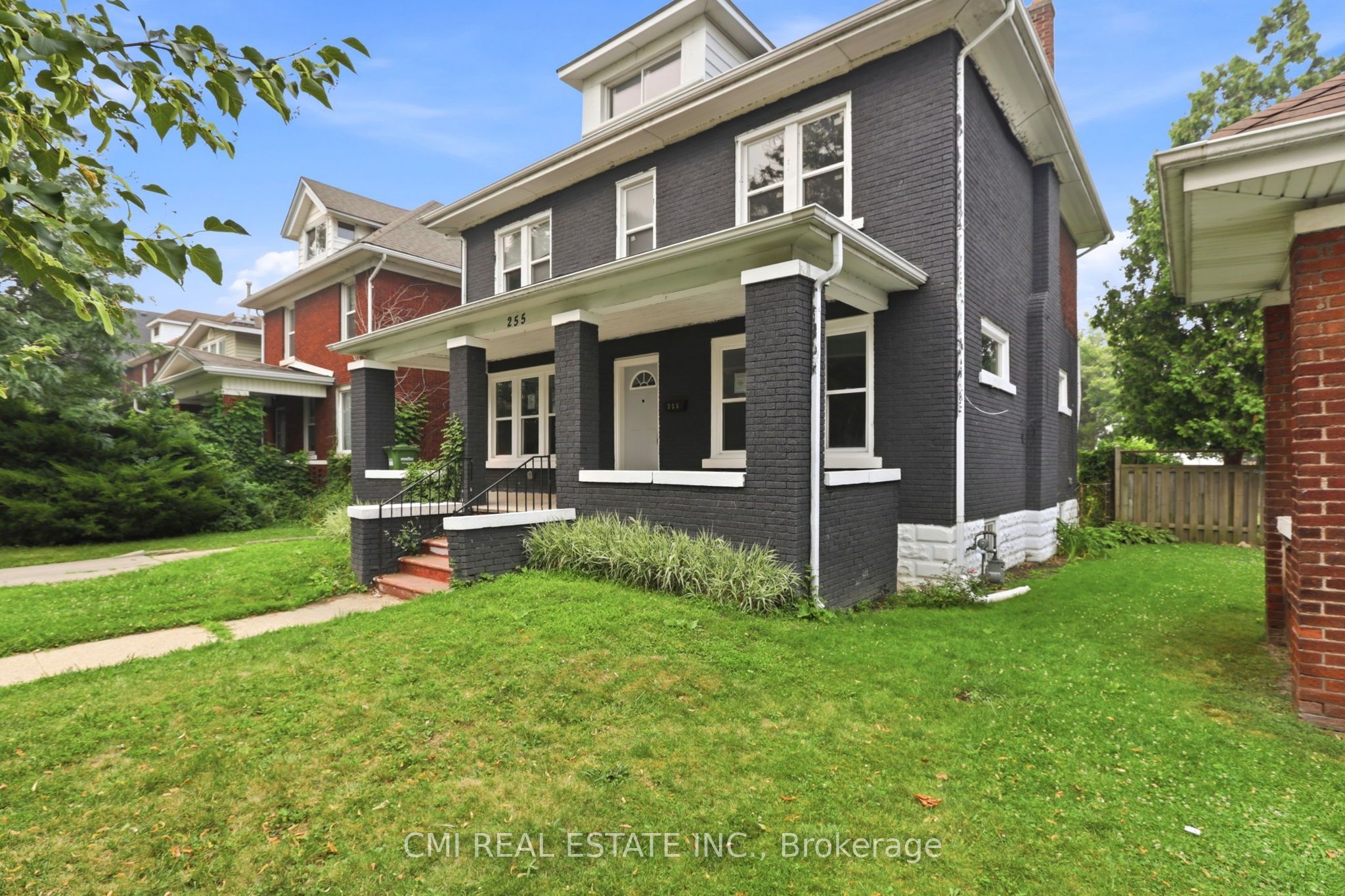 255 Hall Avenue, Windsor, ON N9A 2L5 photo 4
