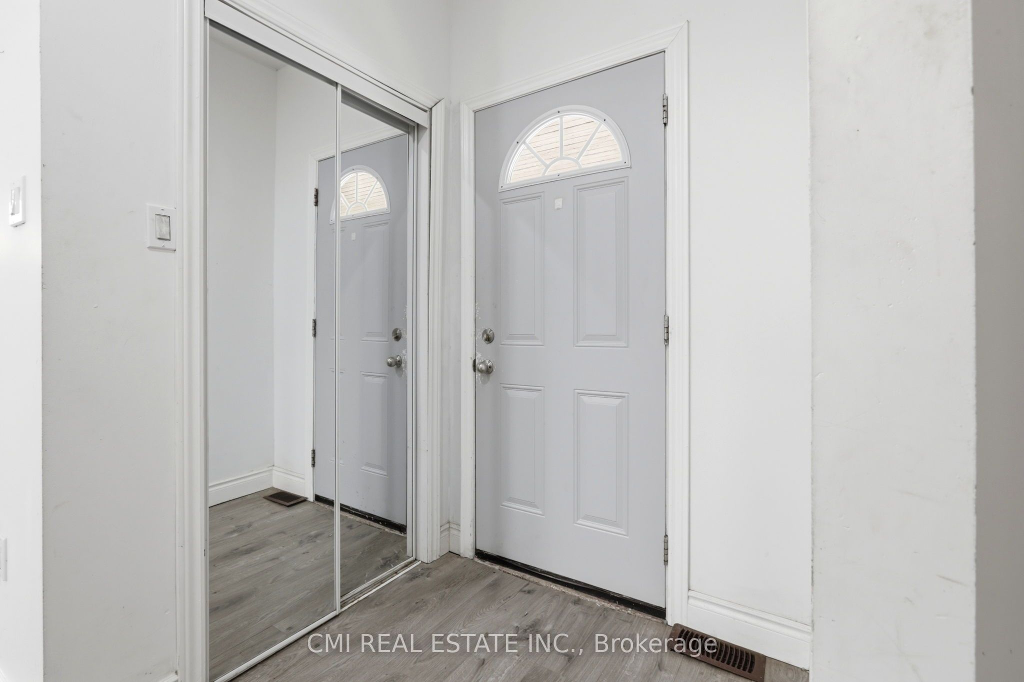 255 Hall Avenue, Windsor, ON N9A 2L5 photo 5