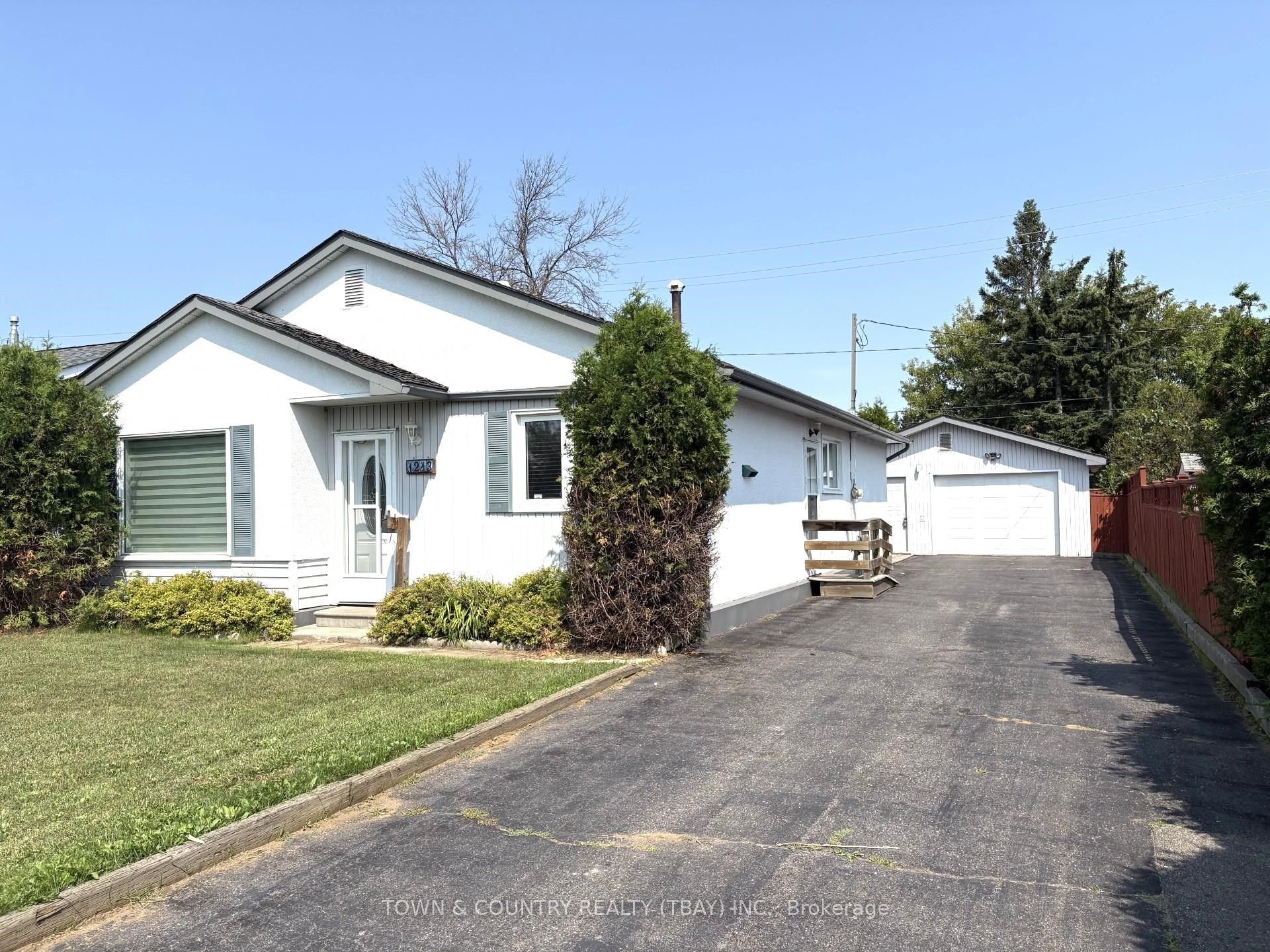 1213 Mary St W, Thunder Bay, ON P7E 4M8