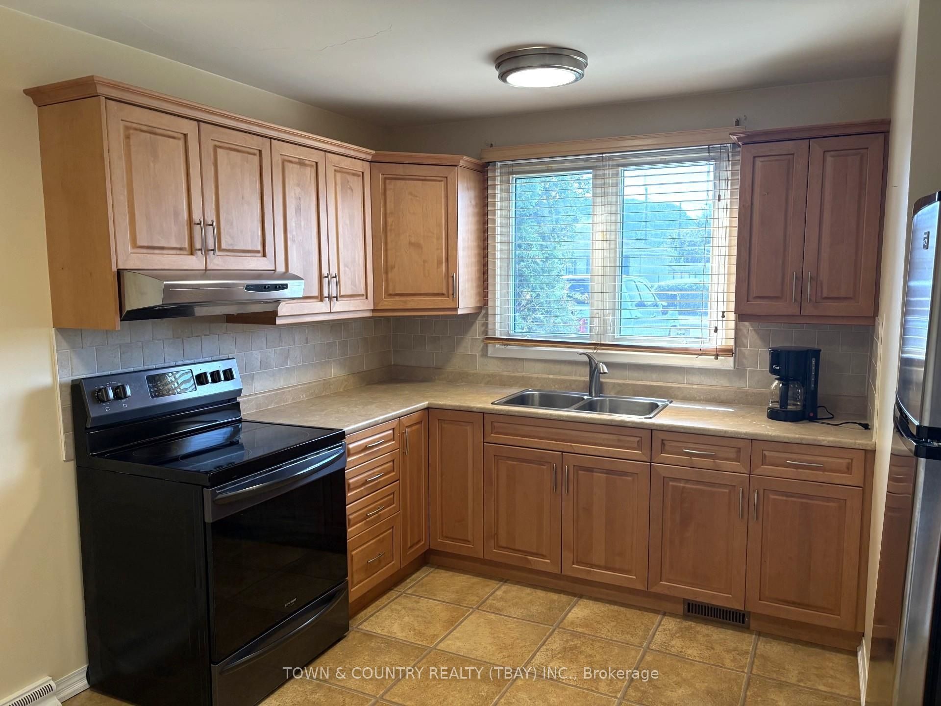 1213 Mary St W, Thunder Bay, ON P7E 4M8 photo 2