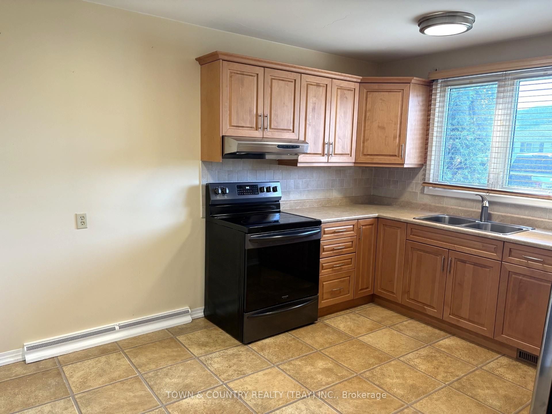 1213 Mary St W, Thunder Bay, ON P7E 4M8 photo 3