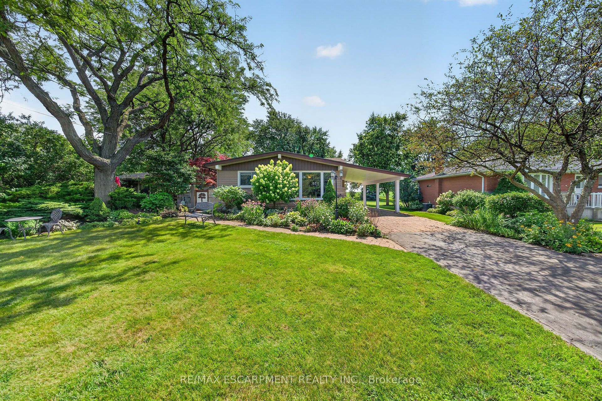 8399 Dickenson Road E, Hamilton, ON L0R 1W0