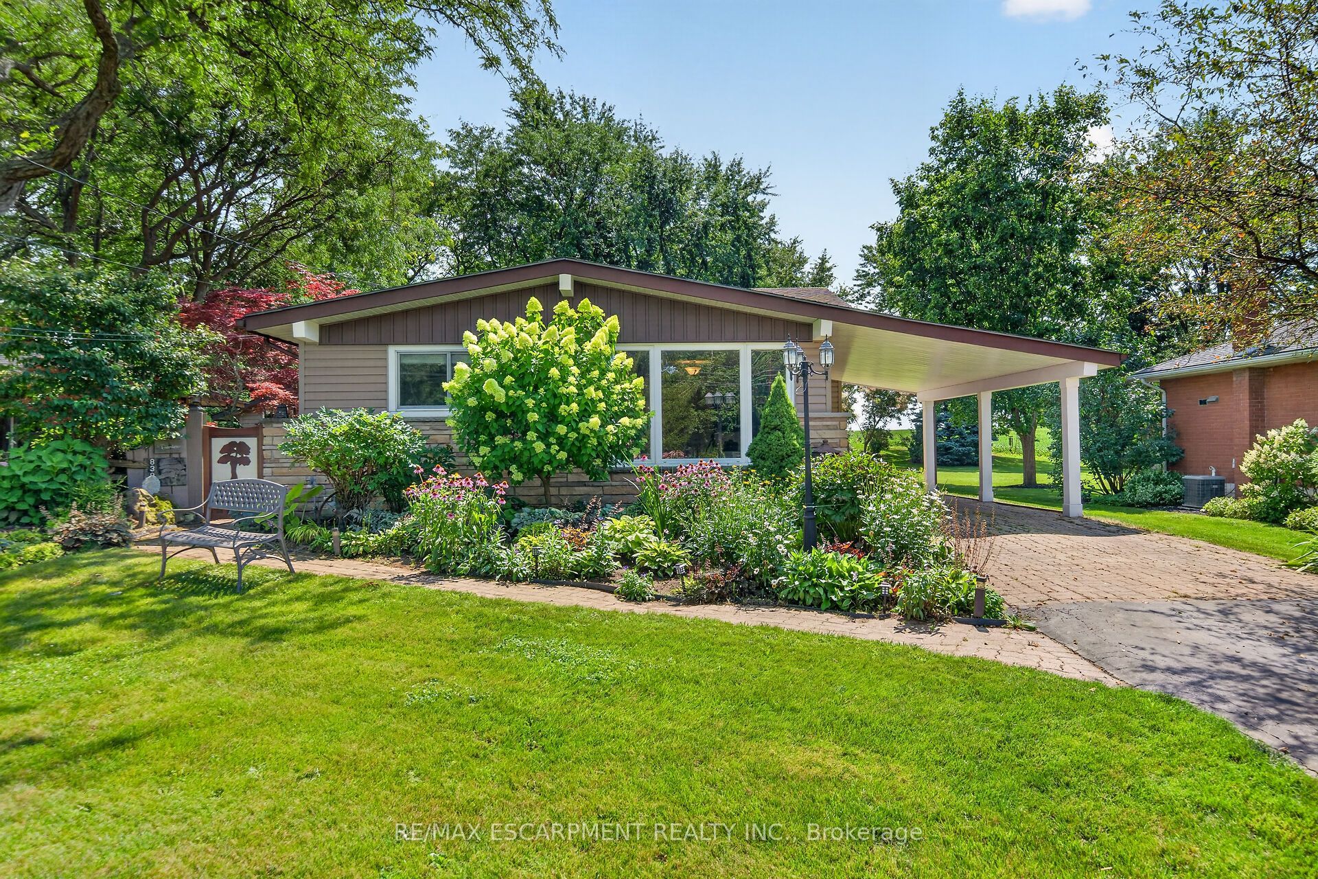8399 Dickenson Road E, Hamilton, ON L0R 1W0 photo 2