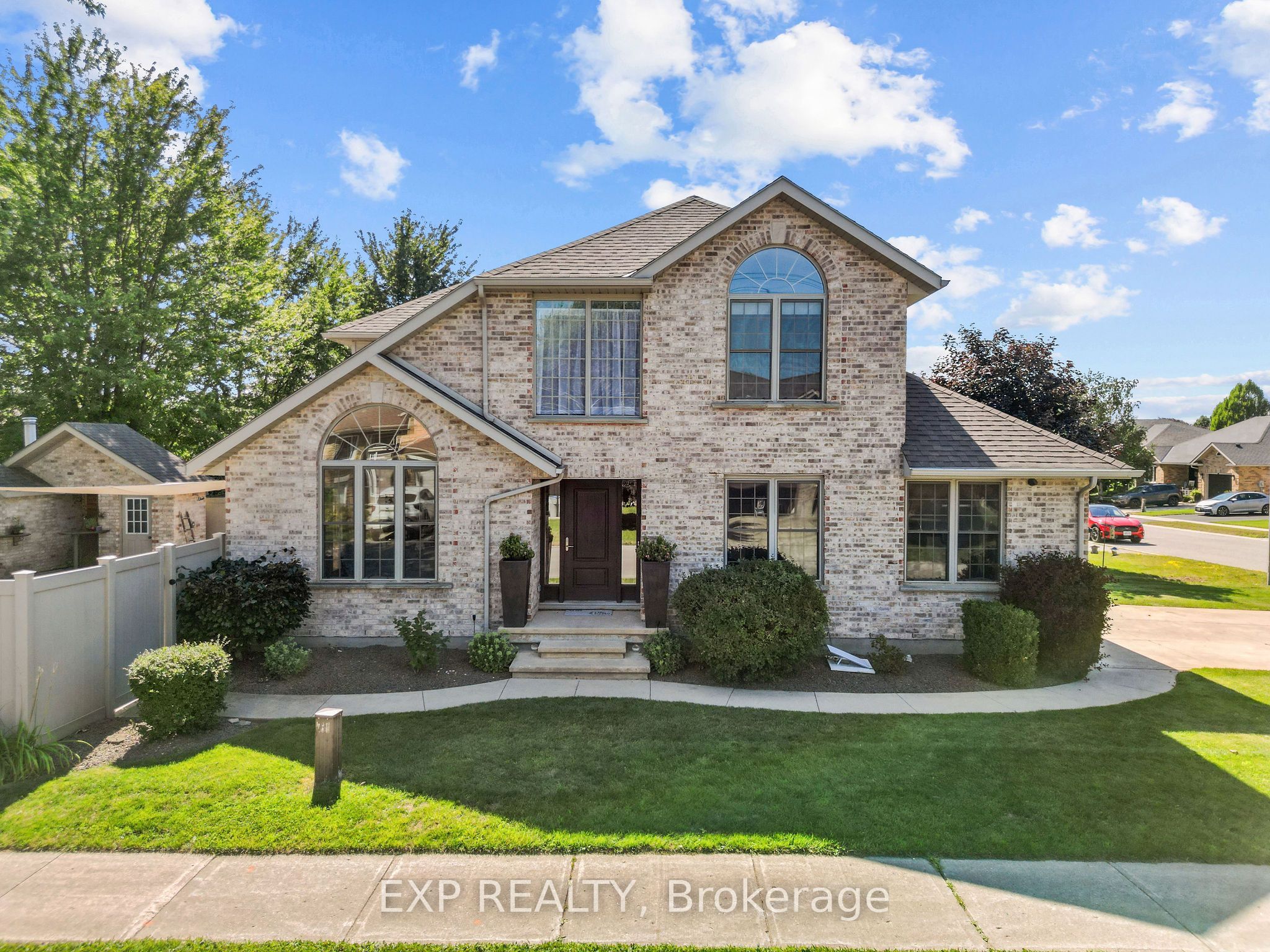 197 Gibson Crescent, Lucan Biddulph, ON N0M 2J0 photo 2