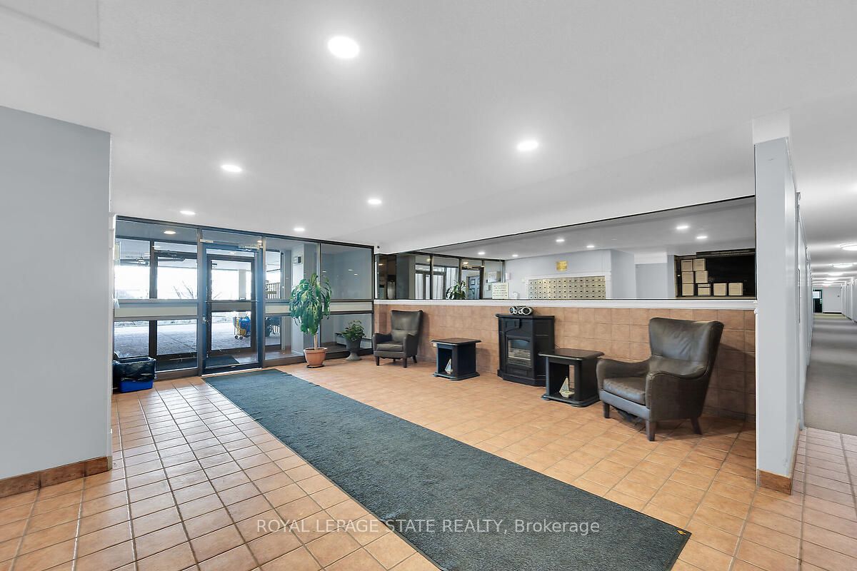 15 Albright Road 811, Hamilton, ON L8K 5J2 photo 4
