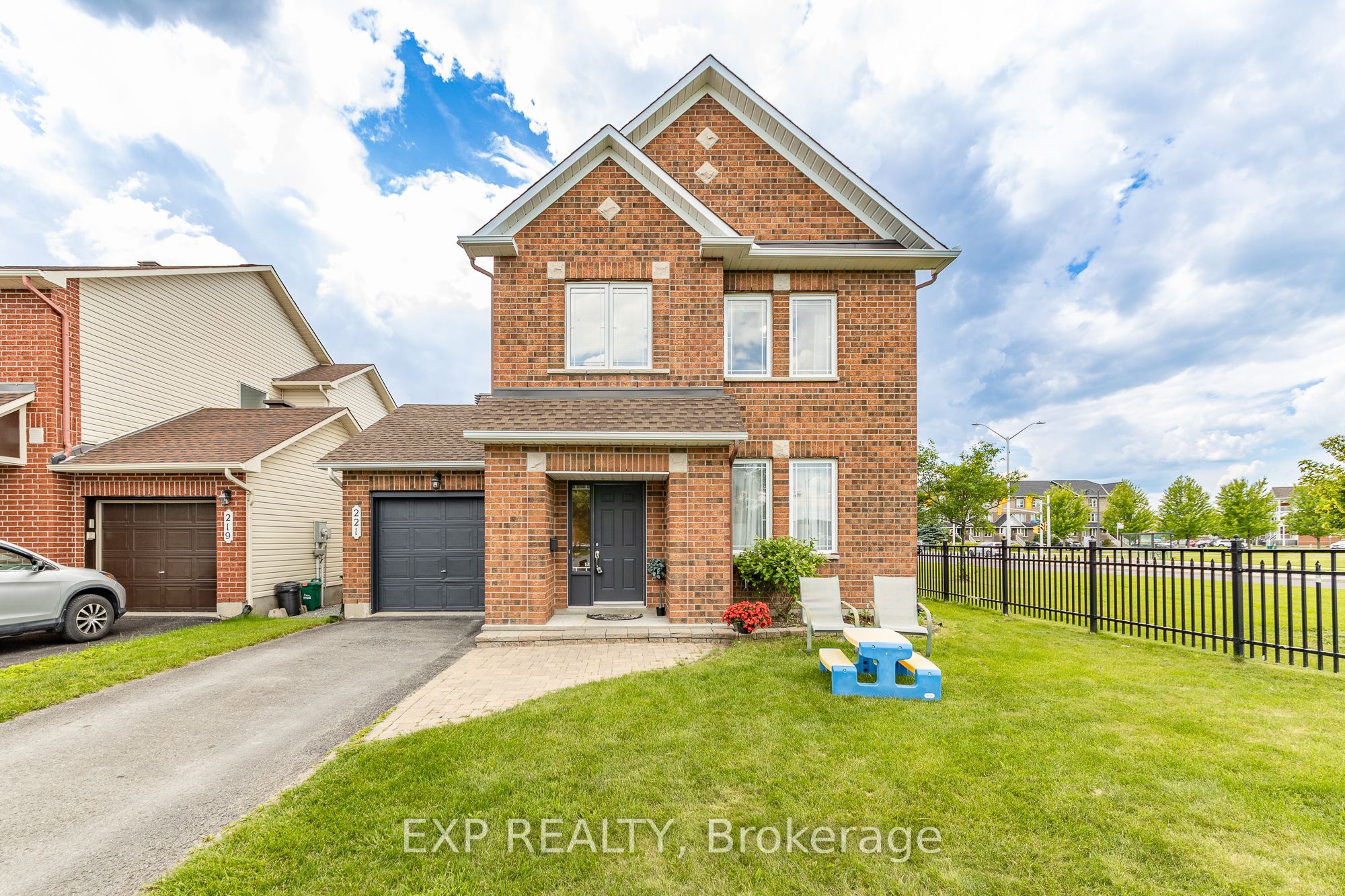 221 Northwind Street, Orleans - Cumberland and Area, ON K4A 5G3 photo 2