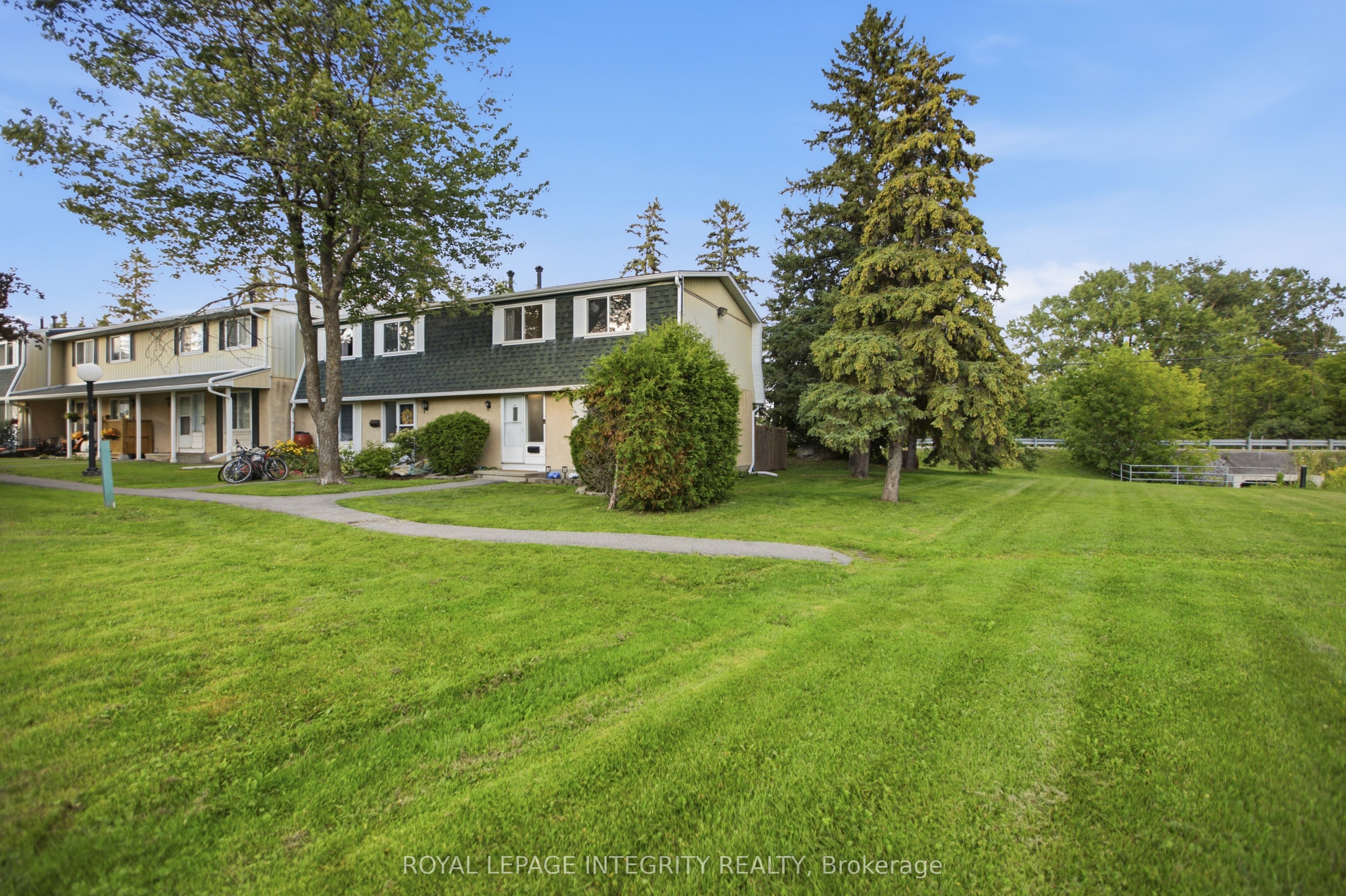 1544K Beaverpond Drive, Cyrville - Carson Grove - Pineview, ON K1B 3R9 photo 2