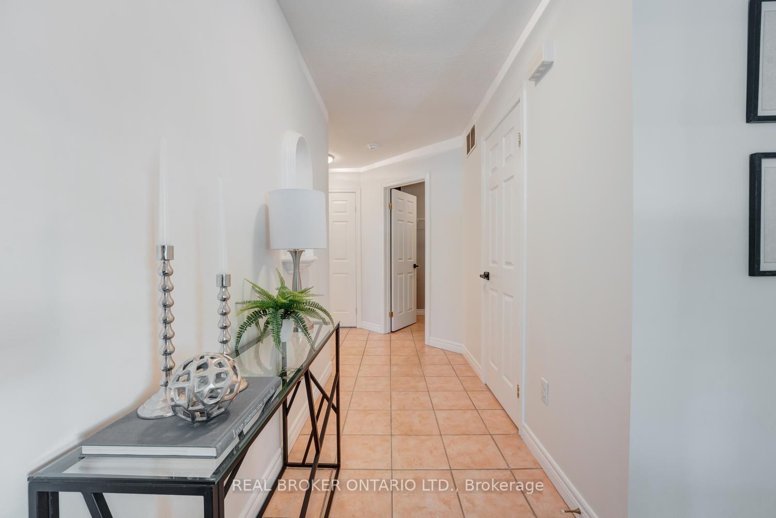 444 Lausanne Crescent, Waterloo, ON N2T 2X4 photo 2
