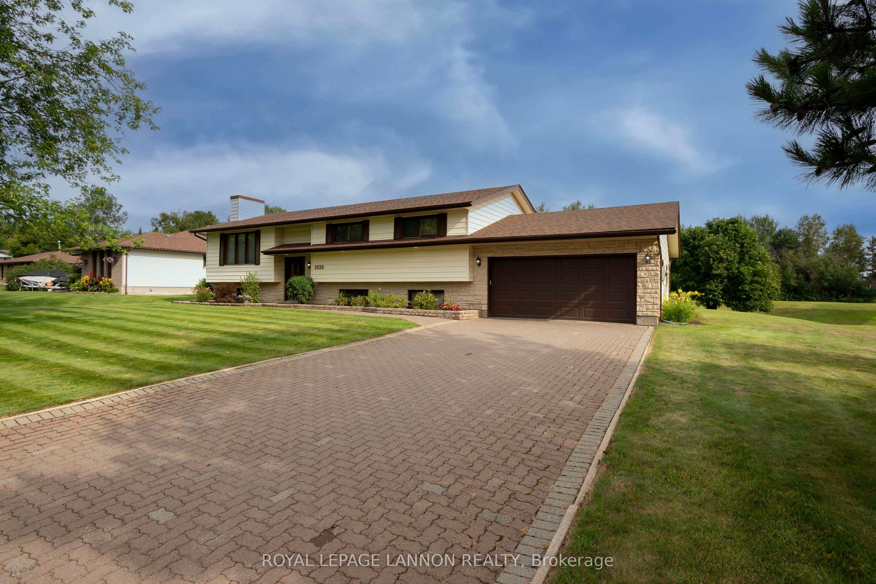 1030 Brookview Place, Thunder Bay, ON P7J 1B2 photo 2