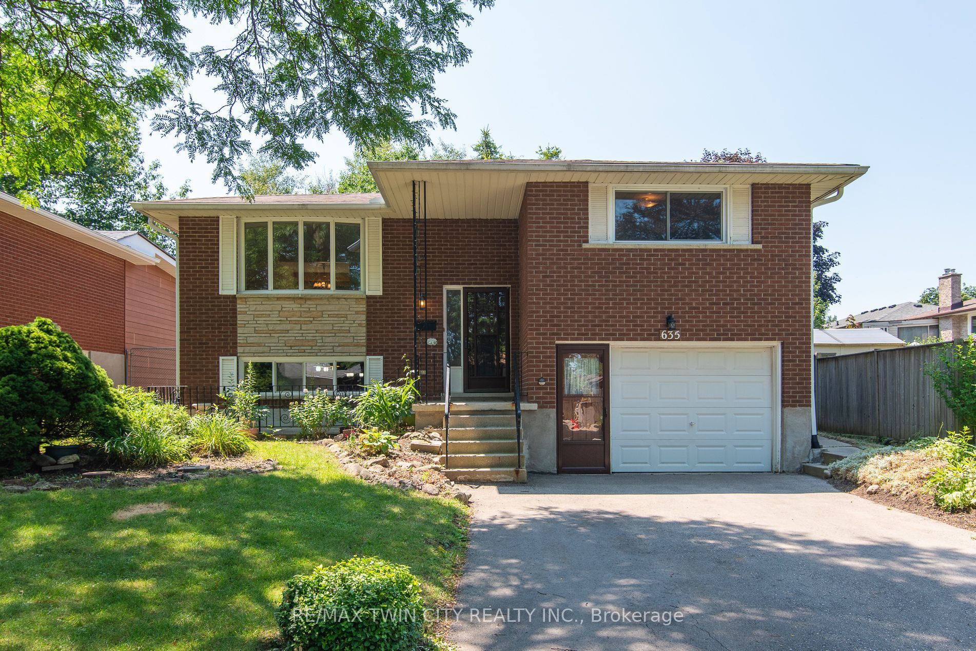 635 Cedargrove Place, Waterloo, ON N2L 4Y8