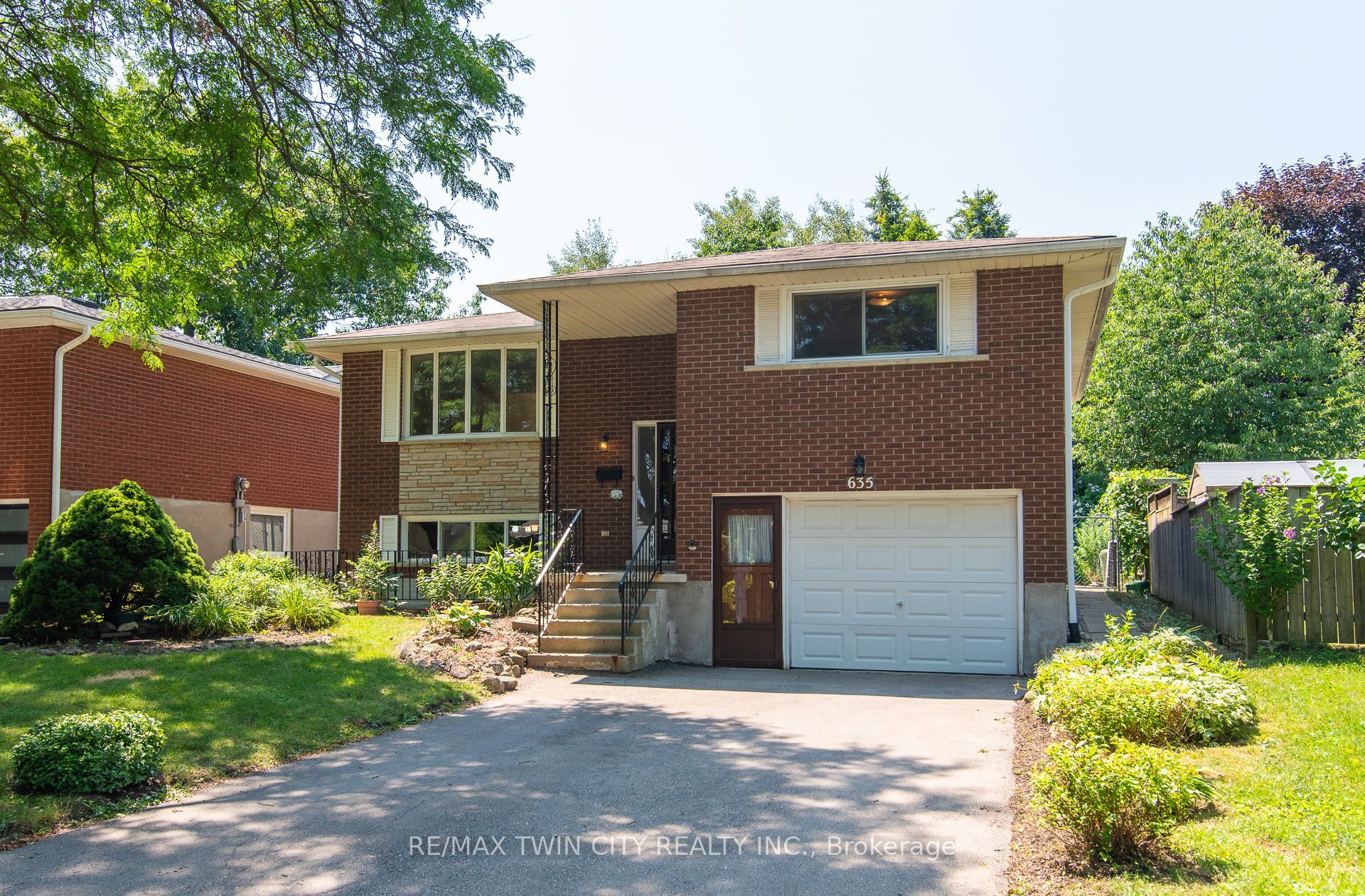 635 Cedargrove Place, Waterloo, ON N2L 4Y8 photo 3