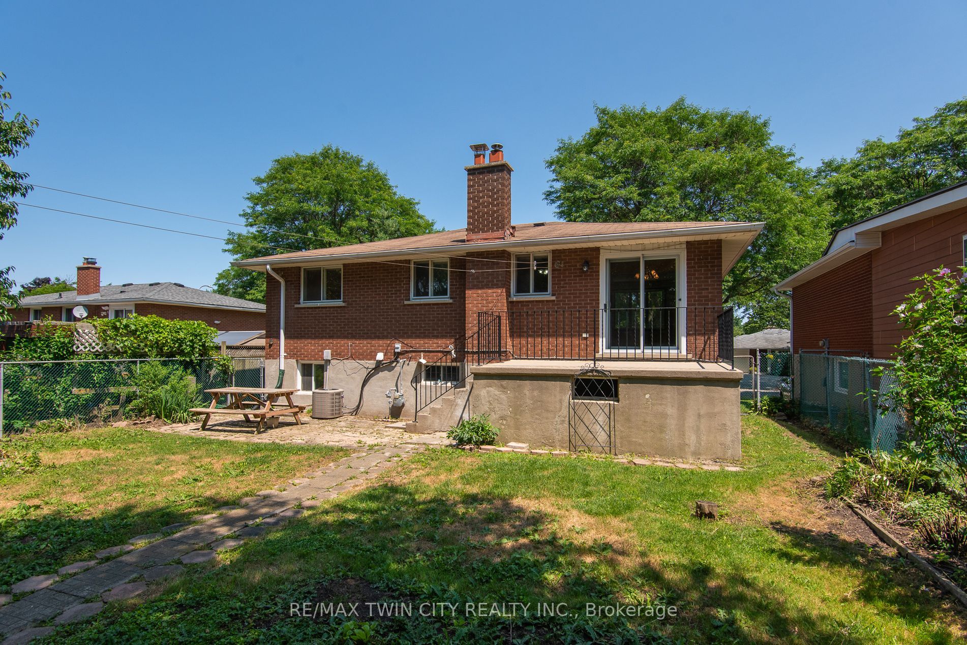 635 Cedargrove Place, Waterloo, ON N2L 4Y8 photo 4