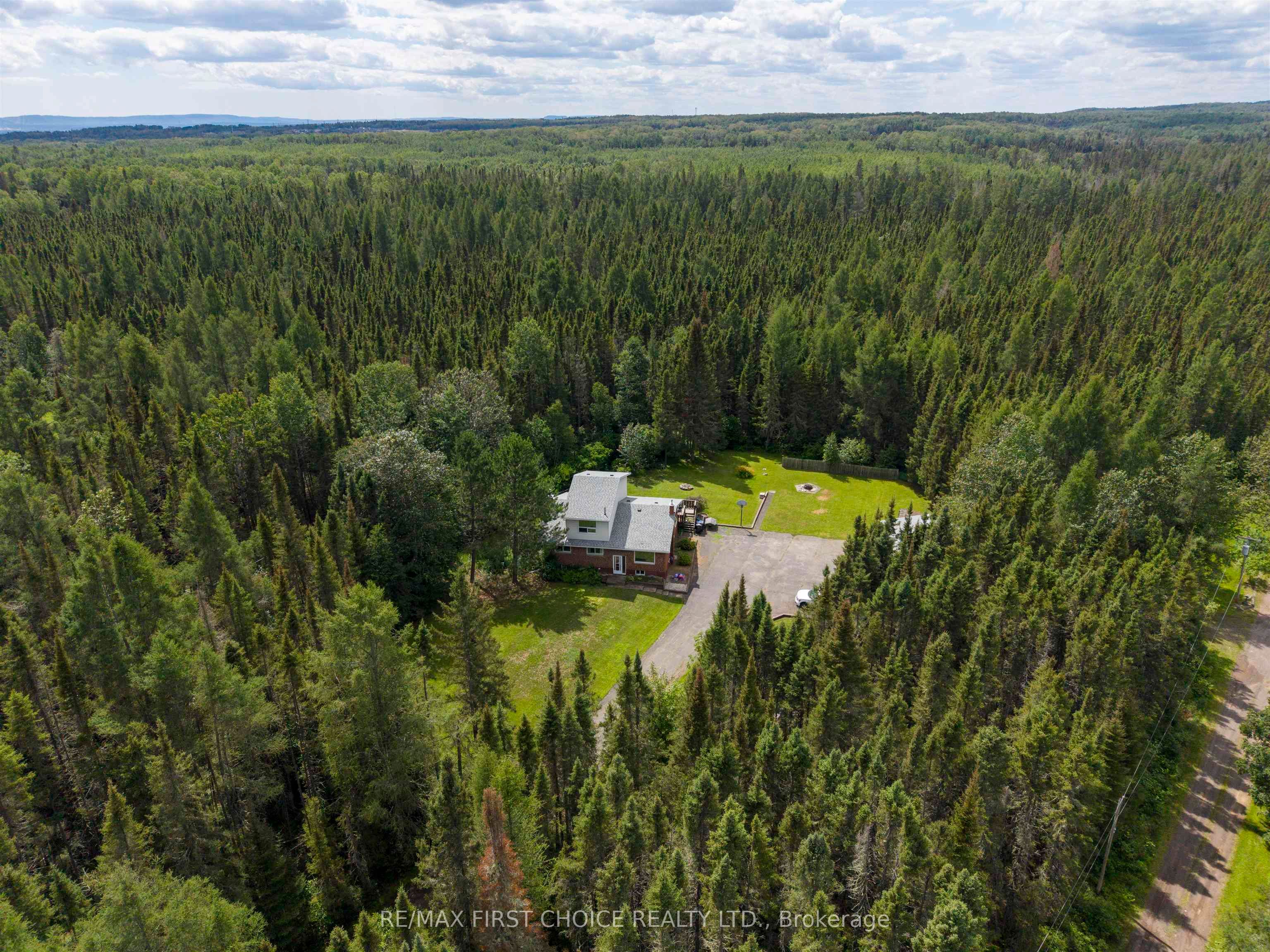 521 Onion Lake Road, Thunder Bay, ON P7G 2C1 photo 2