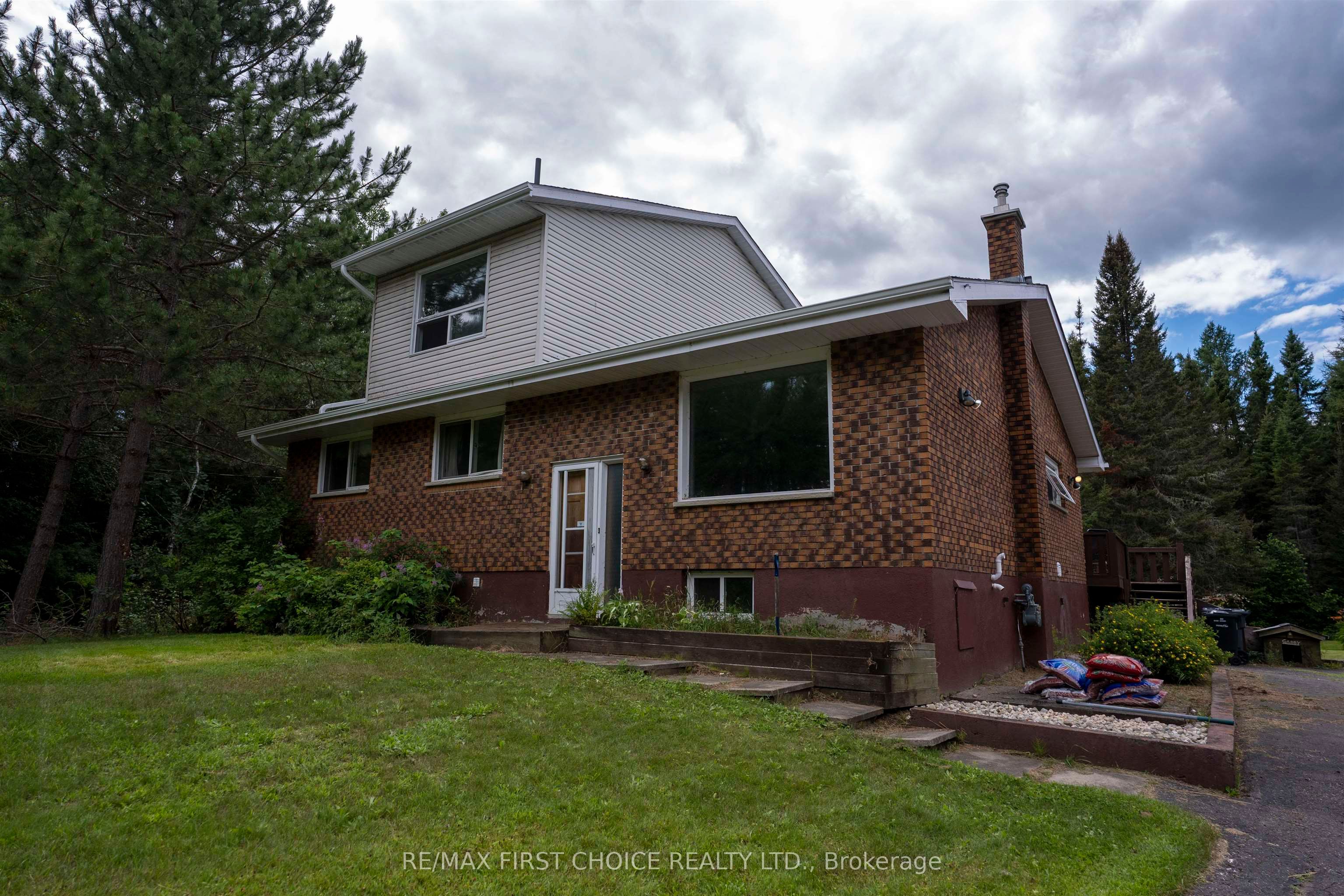 521 Onion Lake Road, Thunder Bay, ON P7G 2C1 photo 3