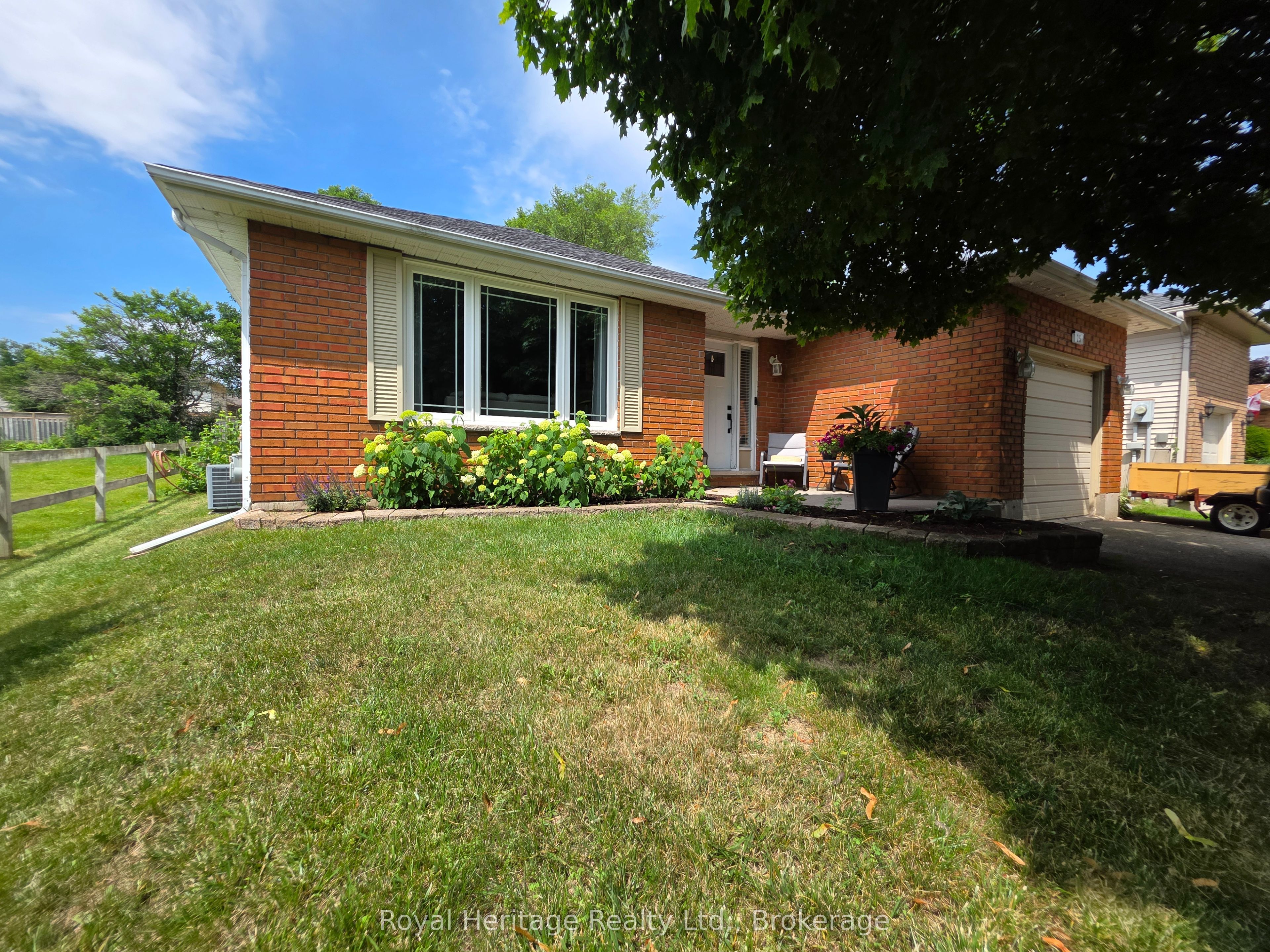25 Hewson Drive, Port Hope, ON L1A 4C8 photo 2