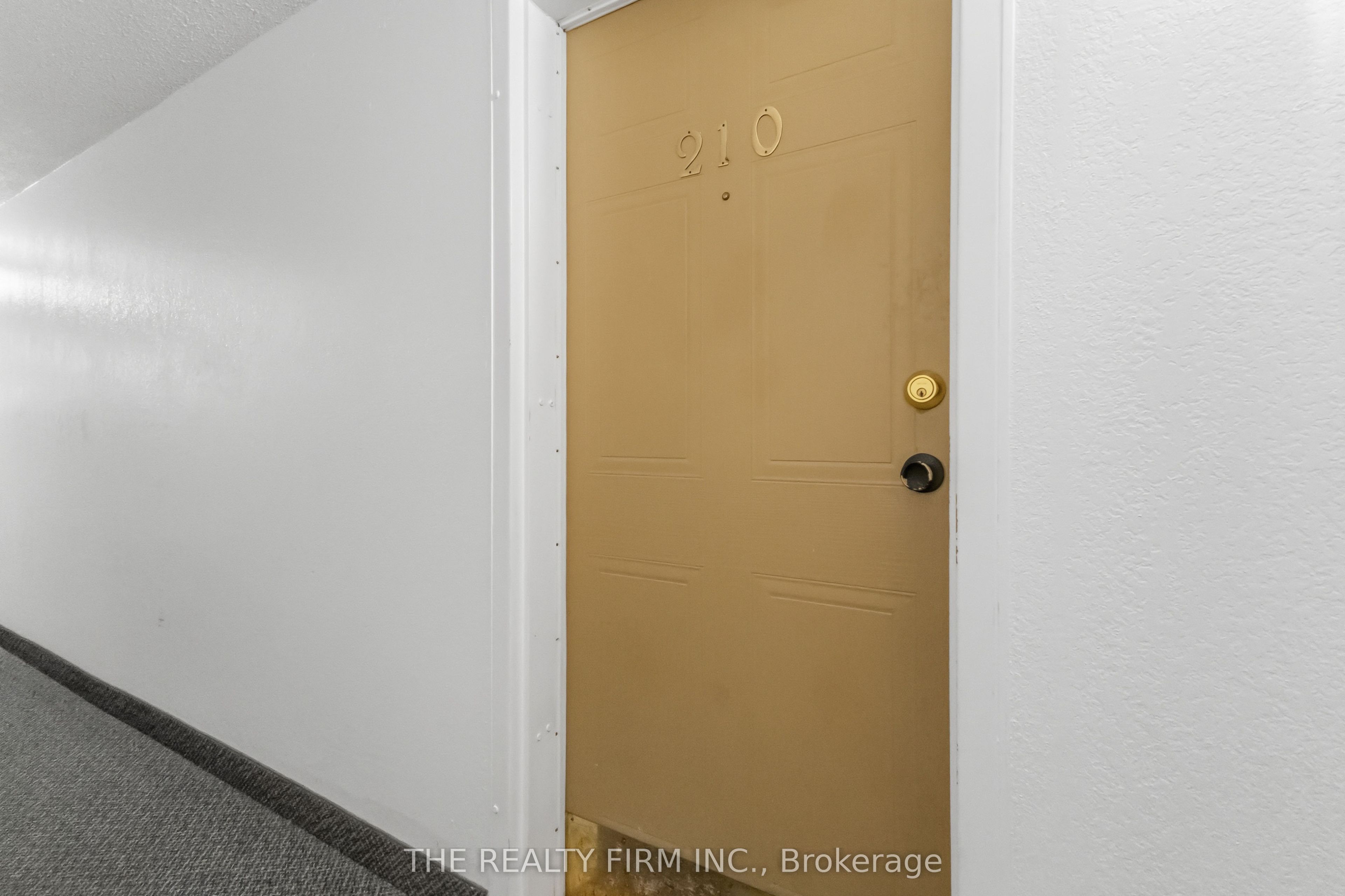 733 Deveron Crescent 210, London South, ON N5Z 4X7 photo 3