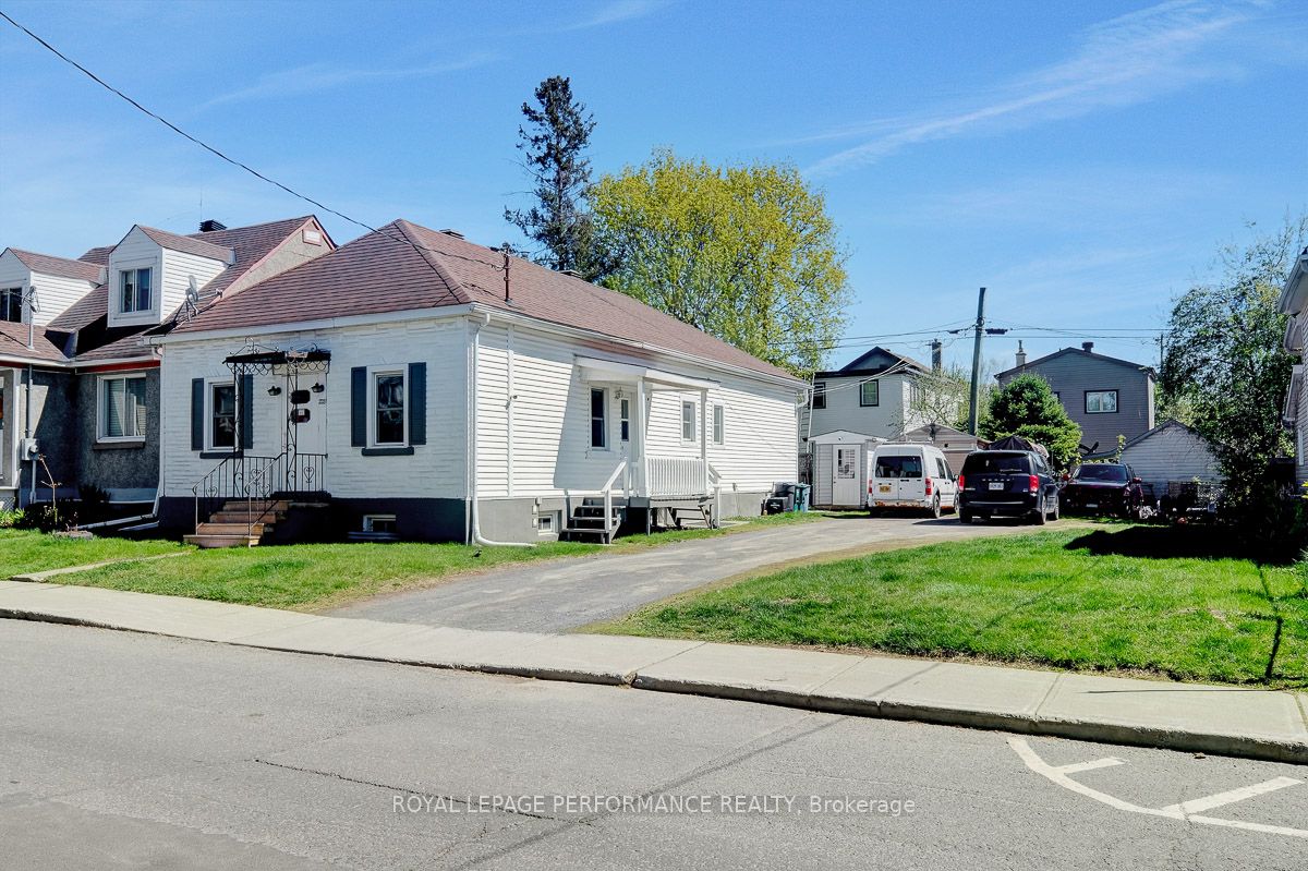228 Carillon Street, Vanier and Kingsview Park, ON K1L 5X8 photo 3