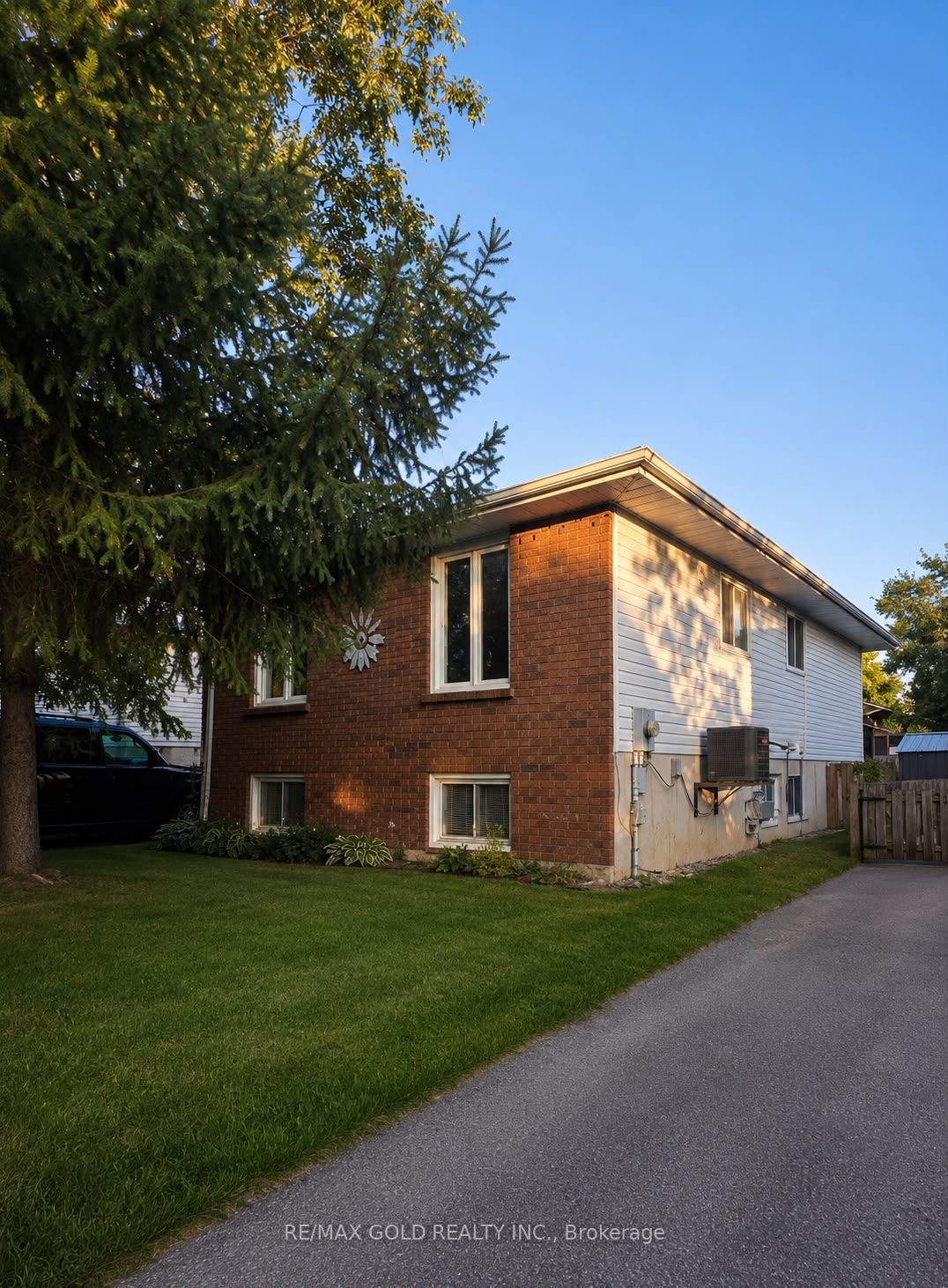 617 Trailview Drive, Peterborough, ON K9J 8K3